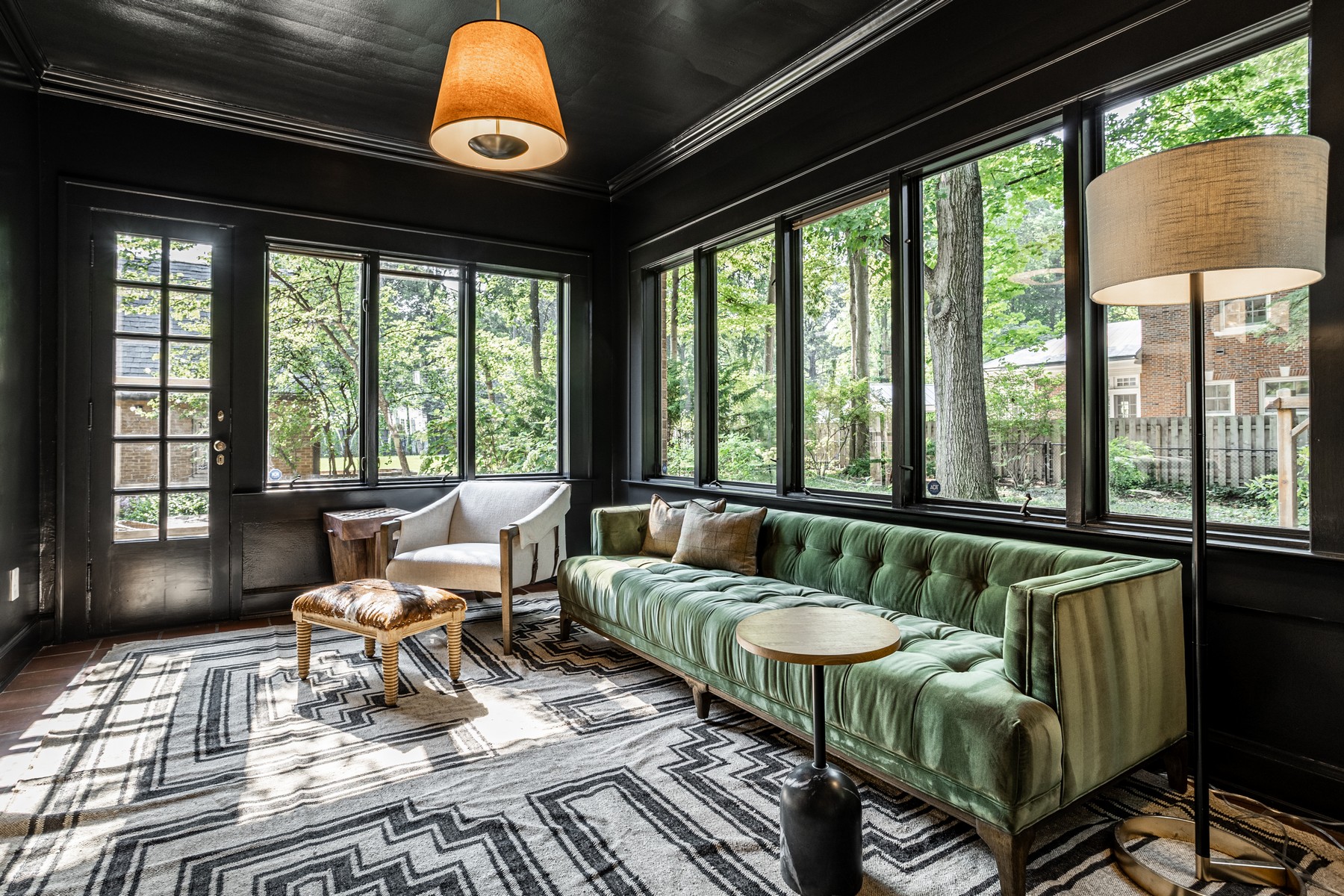  Gated English Tudor Home on One of the Most Desirable Blocks in Meridian Kessler - 物件實景