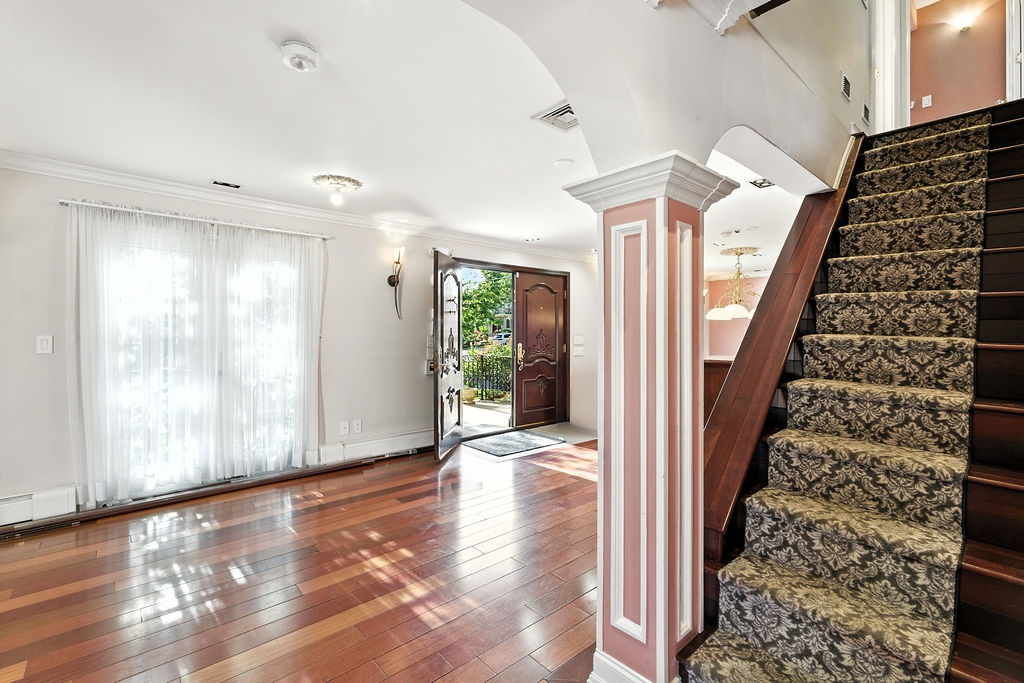 Howard Beach, New York, 11414, United States, 4 Bedrooms Bedrooms, ,4 BathroomsBathrooms,Residential,For Sale,1984168