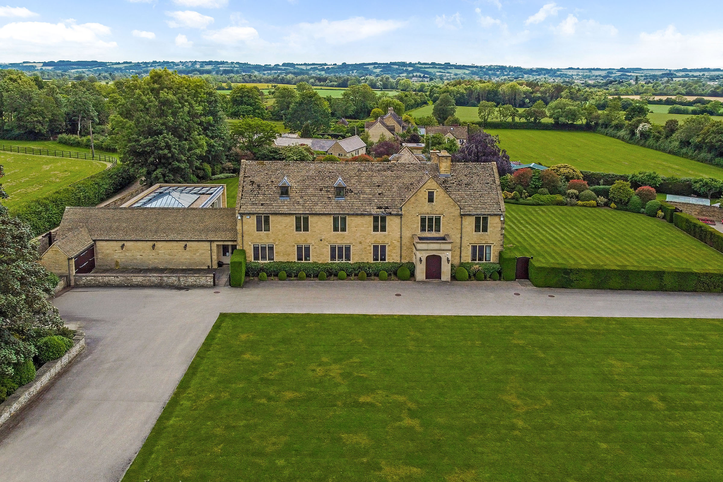  An Impressive Country Estate with Indoor Pool and Equestrian Facilities - 物件實景
