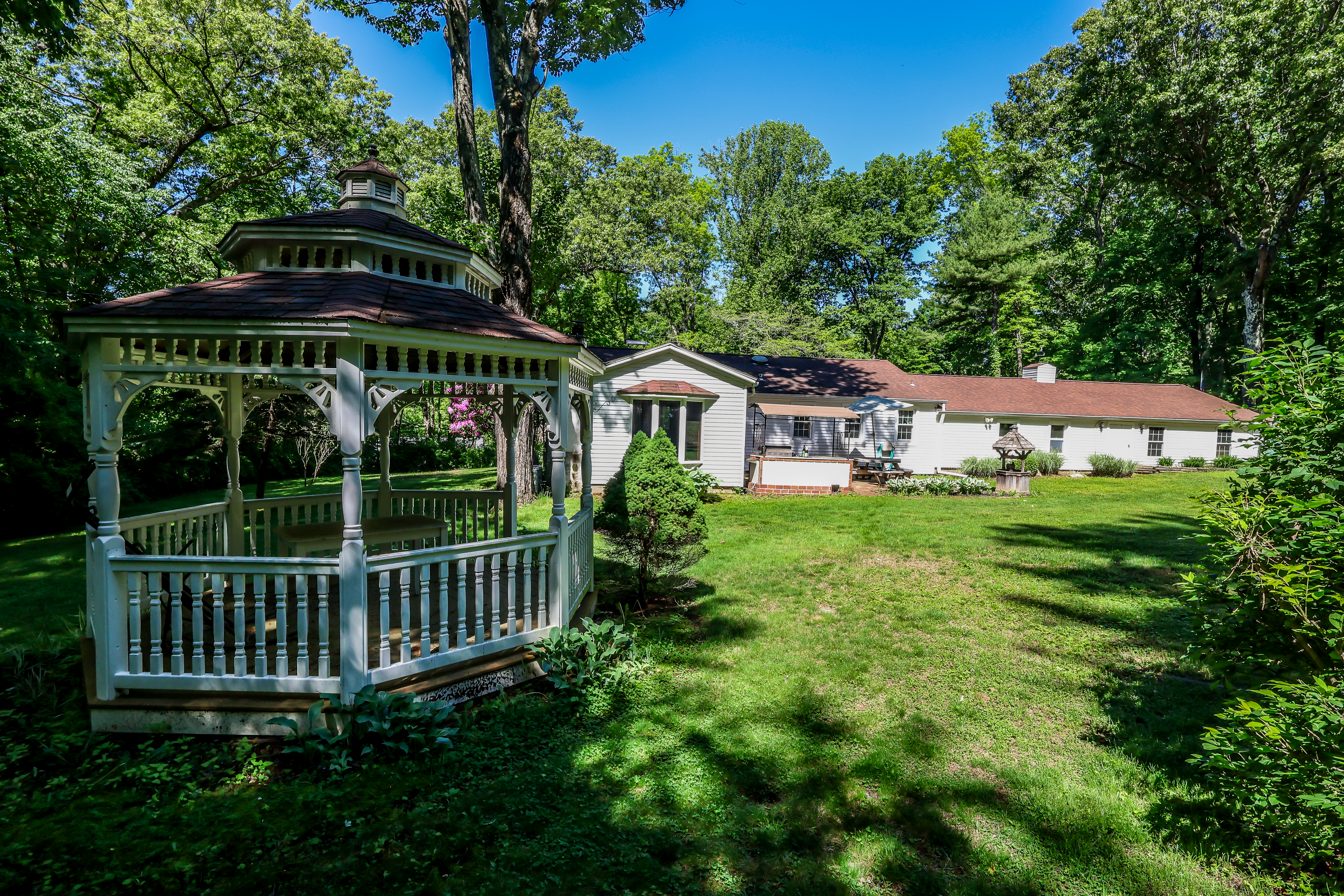  One Level Living on 1.59 Acres - 物件實景