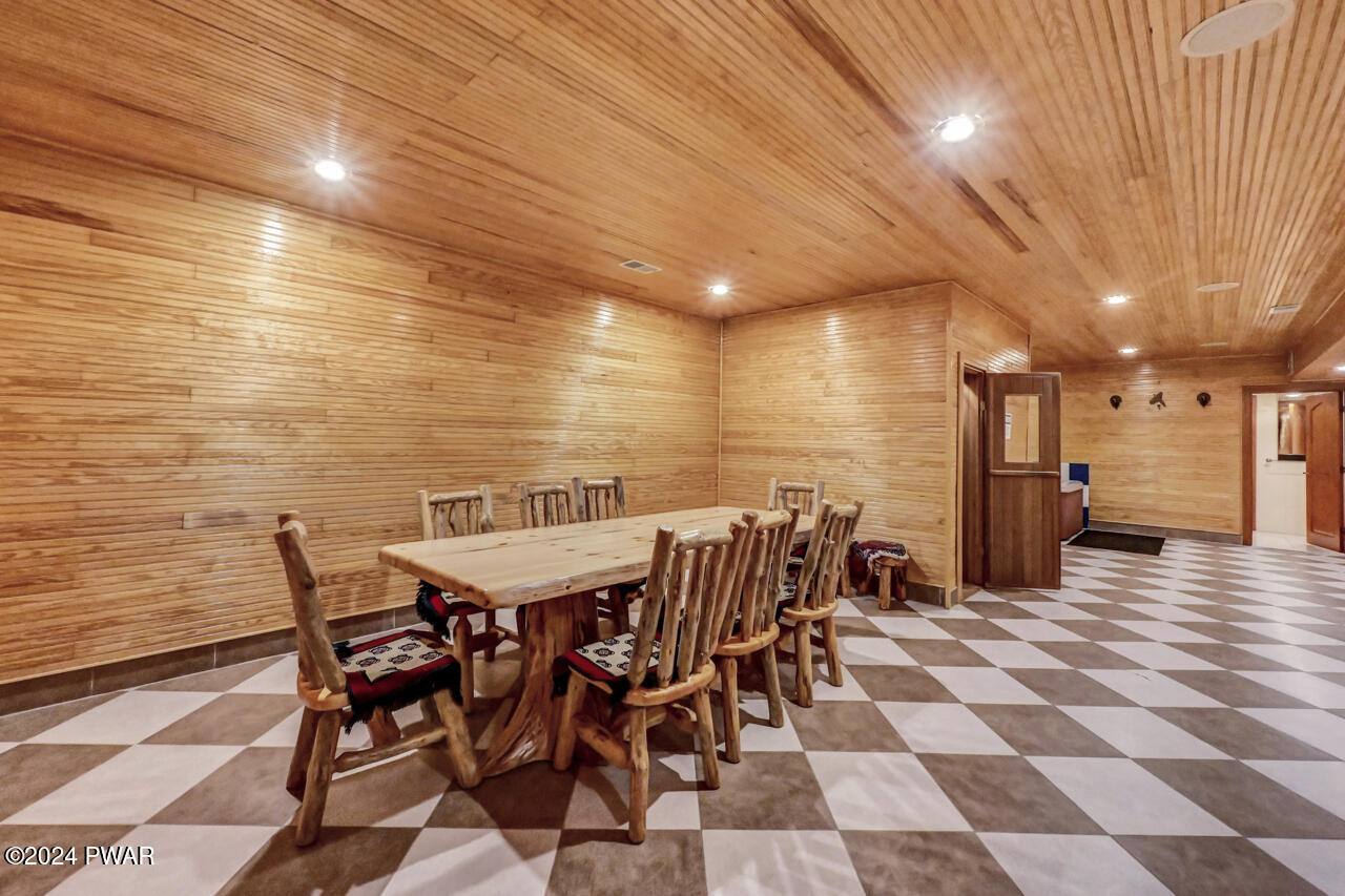 Albrightsville, Pennsylvania, 18210, United States, 4 Bedrooms Bedrooms, ,5 BathroomsBathrooms,Residential,For Sale,1982857