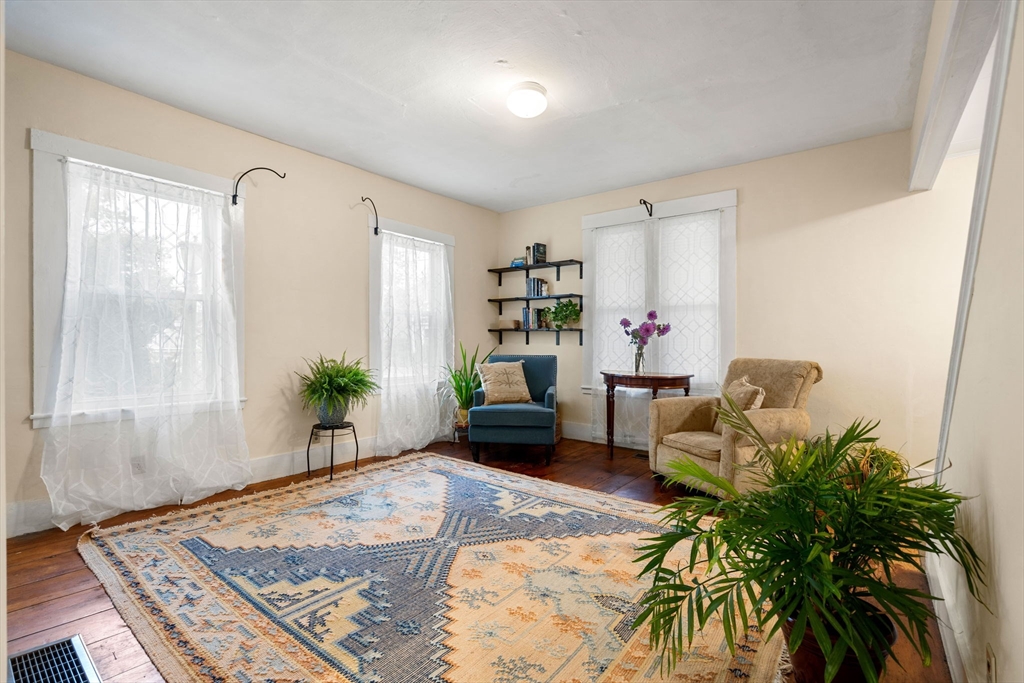 Merrimac, Massachusetts, 01860, United States, 4 Bedrooms Bedrooms, ,2 BathroomsBathrooms,Residential,For Sale,1988348