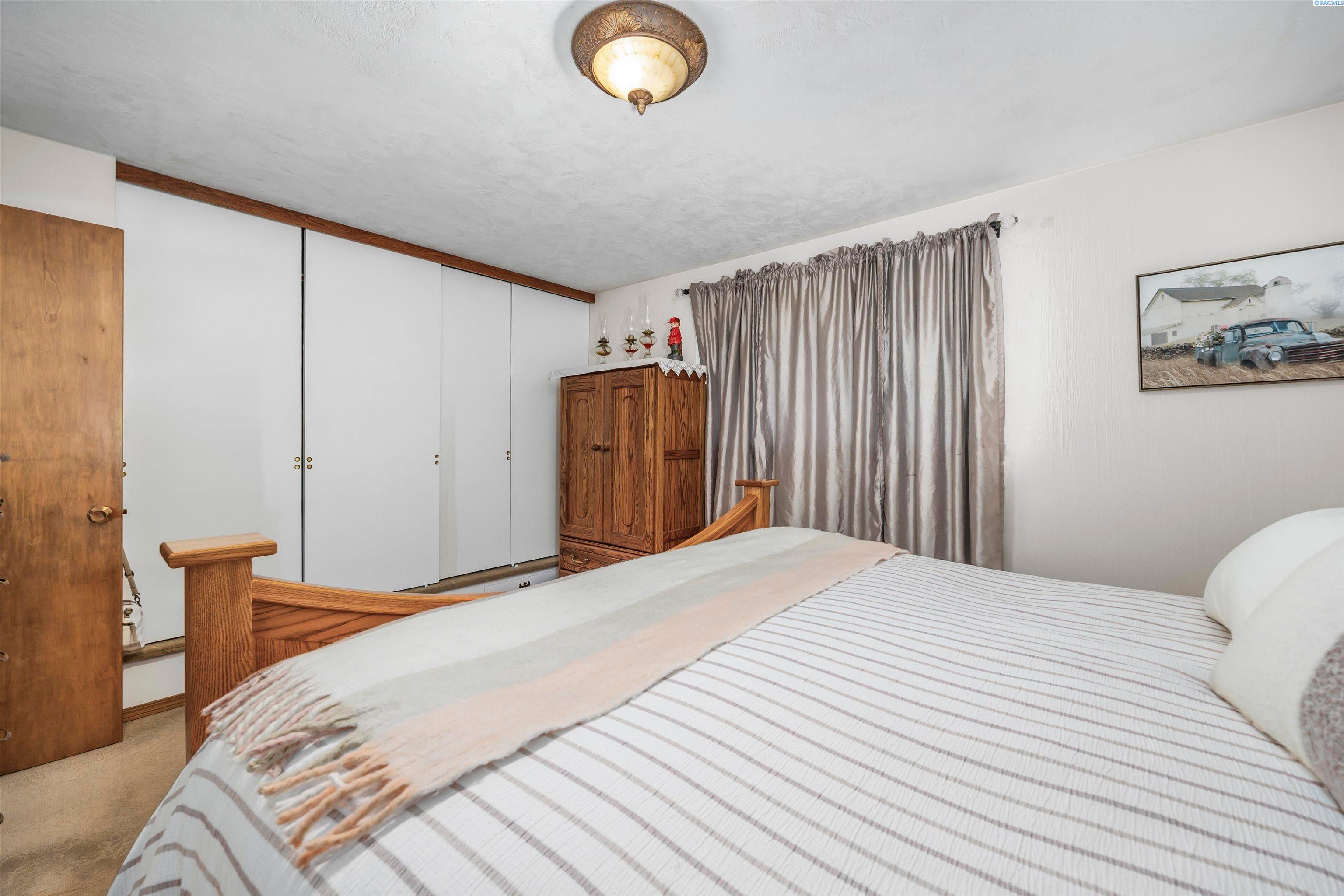 Prosser, Washington, 99350, United States, 4 Bedrooms Bedrooms, ,1 BathroomBathrooms,Residential,For Sale,1984108