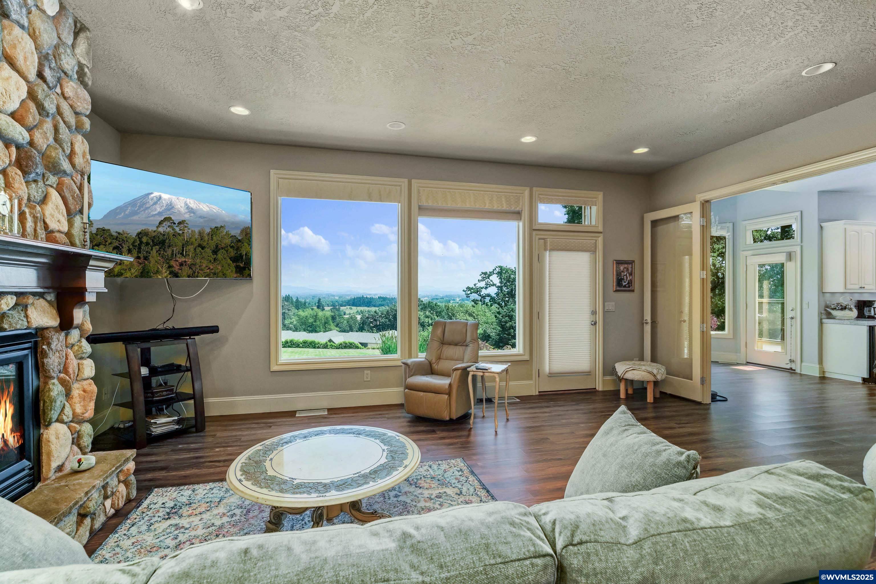 Turner, Oregon, 97392, United States, 4 Bedrooms Bedrooms, ,4 BathroomsBathrooms,Residential,For Sale,1848643