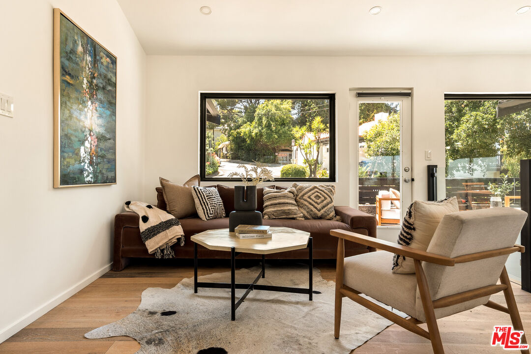 Studio City, California, 91604, United States, 5 Bedrooms Bedrooms, ,5 BathroomsBathrooms,Residential,For Sale,1827370