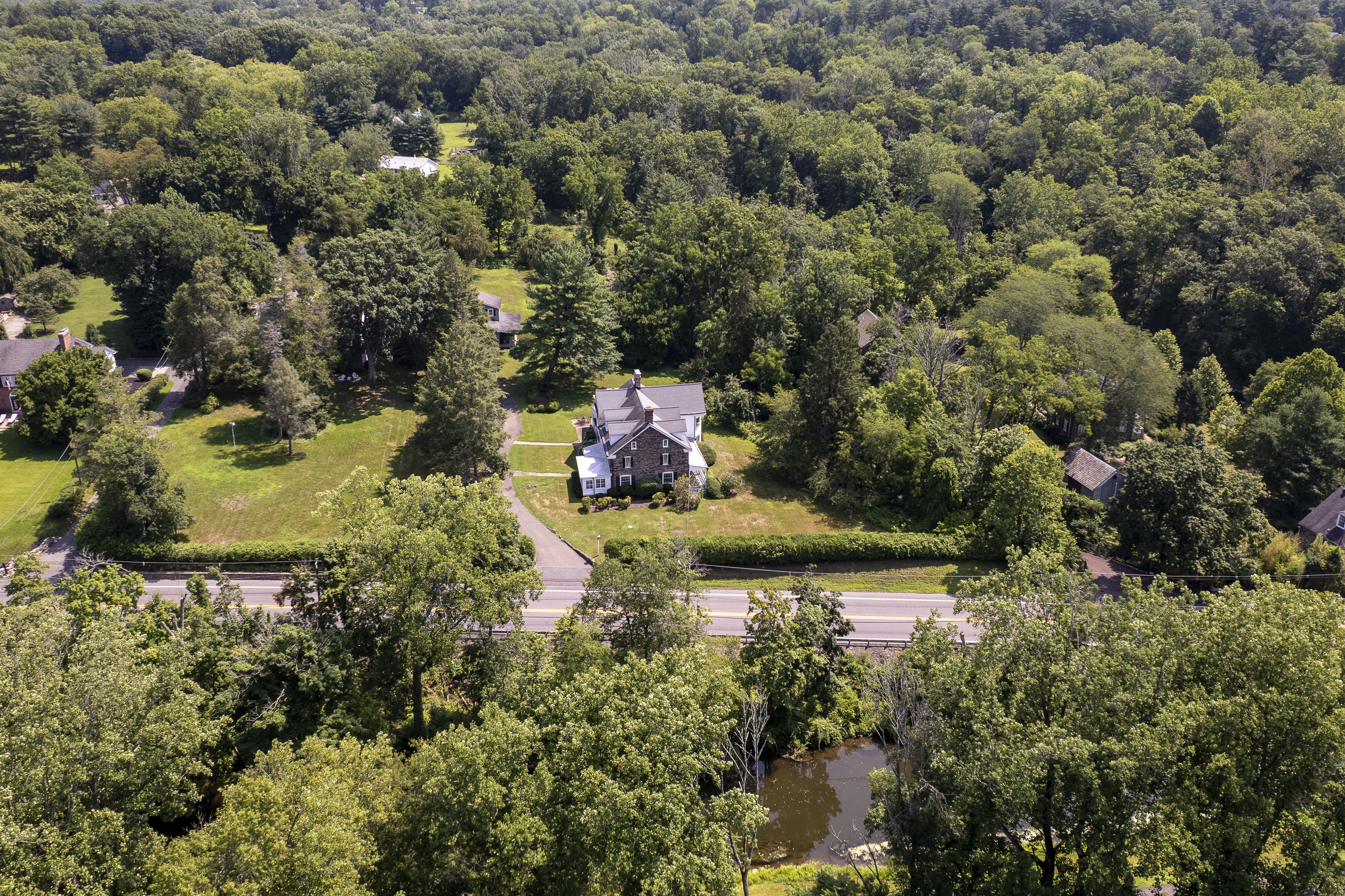  Historic Elegance Meets Everyday Living on Two Beautiful Acres - 物件實景
