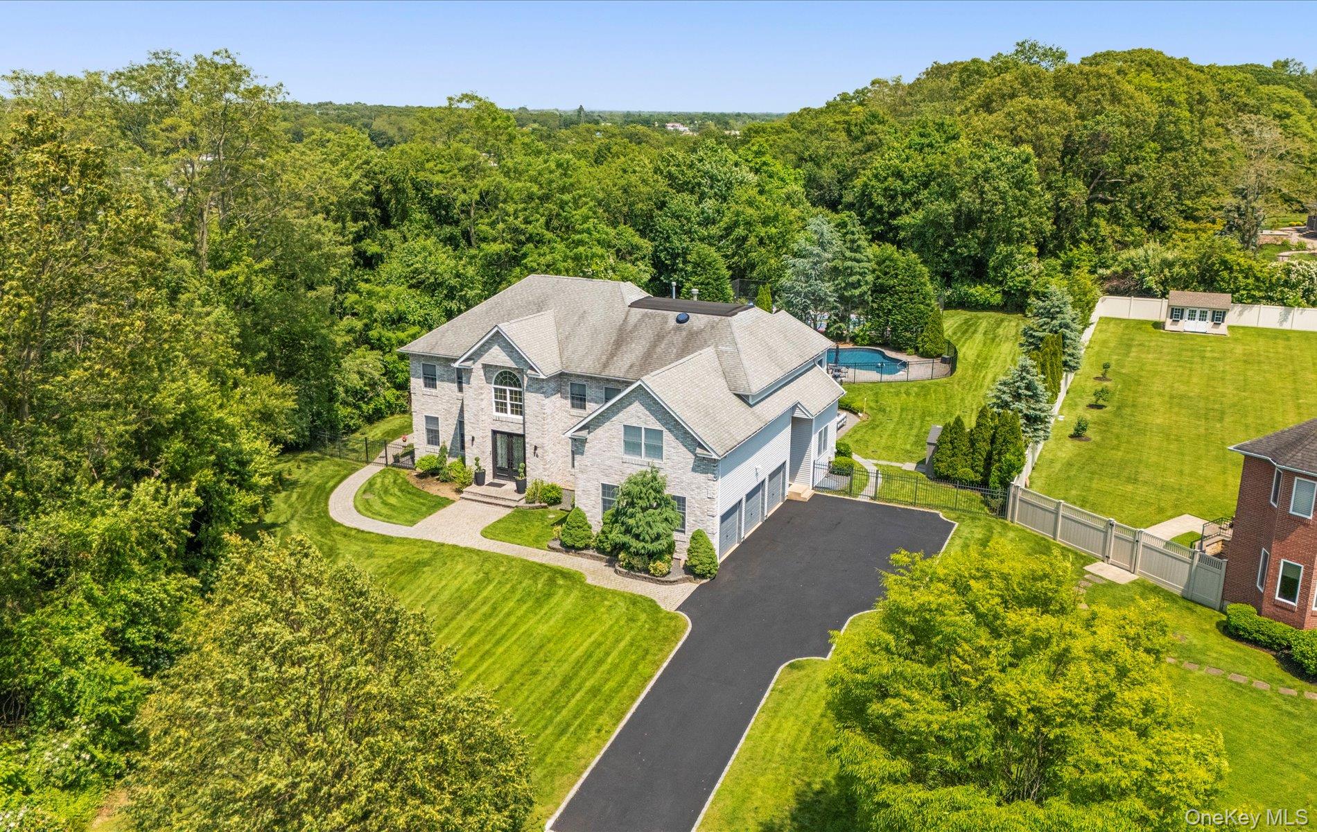 Huntington, New York, 11743, United States, 6 Bedrooms Bedrooms, ,4 BathroomsBathrooms,Residential,For Sale,1827761
