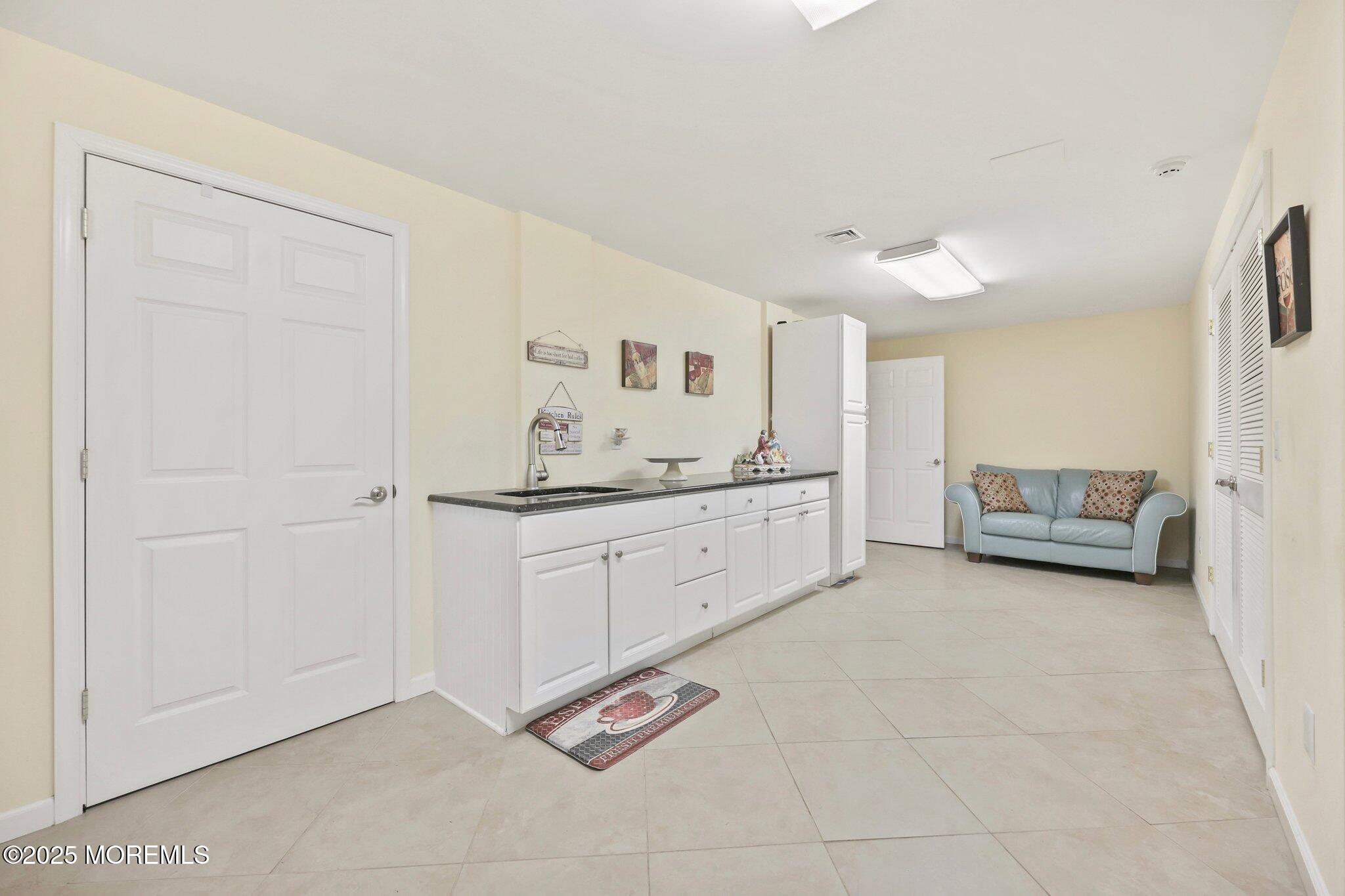 Manalapan, New Jersey, 07726, United States, 5 Bedrooms Bedrooms, ,7 BathroomsBathrooms,Residential,For Sale,1979083