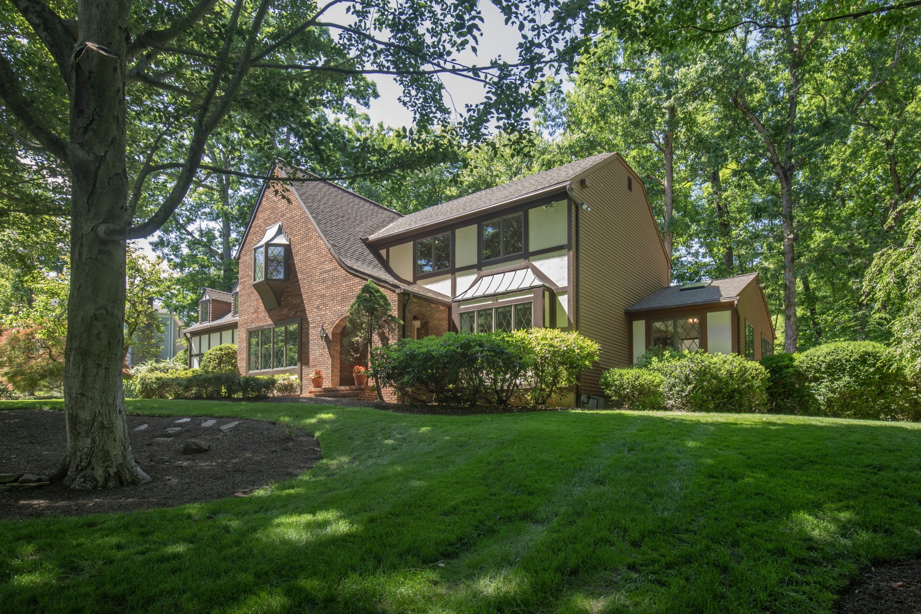  Exceptional Colonial Home Located in a Remarkable Setting - 物件實景