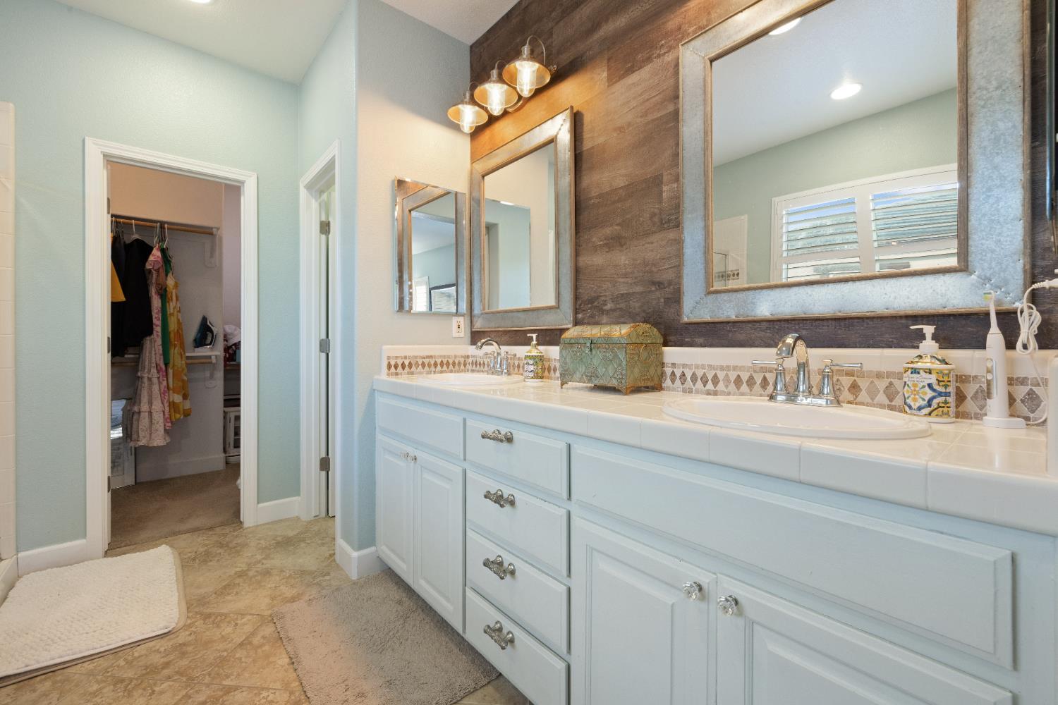 Oakdale, California, 95361, United States, 4 Bedrooms Bedrooms, ,4 BathroomsBathrooms,Residential,For Sale,2011319