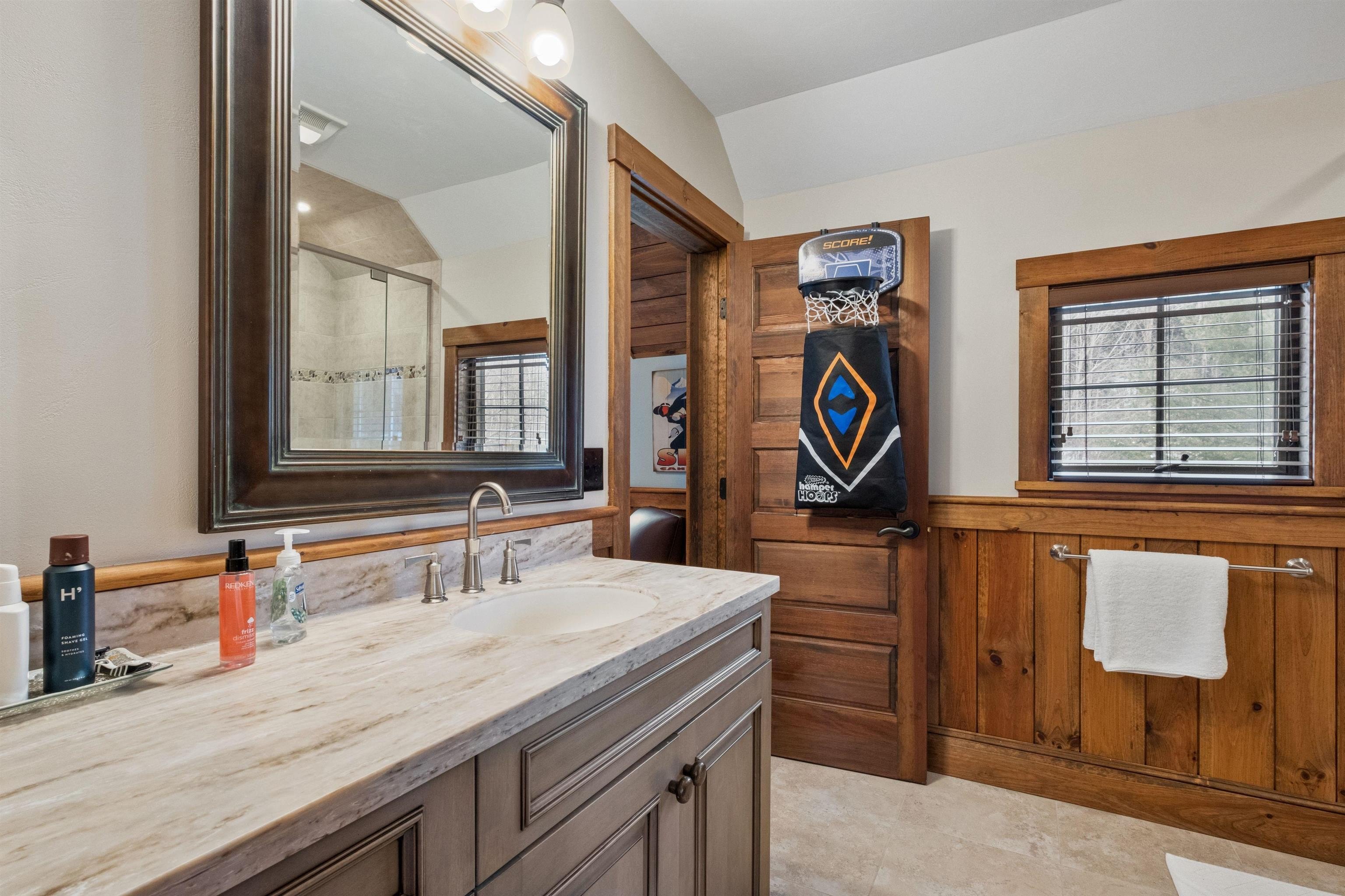 Lincoln, New Hampshire, 03251, United States, 7 Bedrooms Bedrooms, ,4 BathroomsBathrooms,Residential,For Sale,1983511