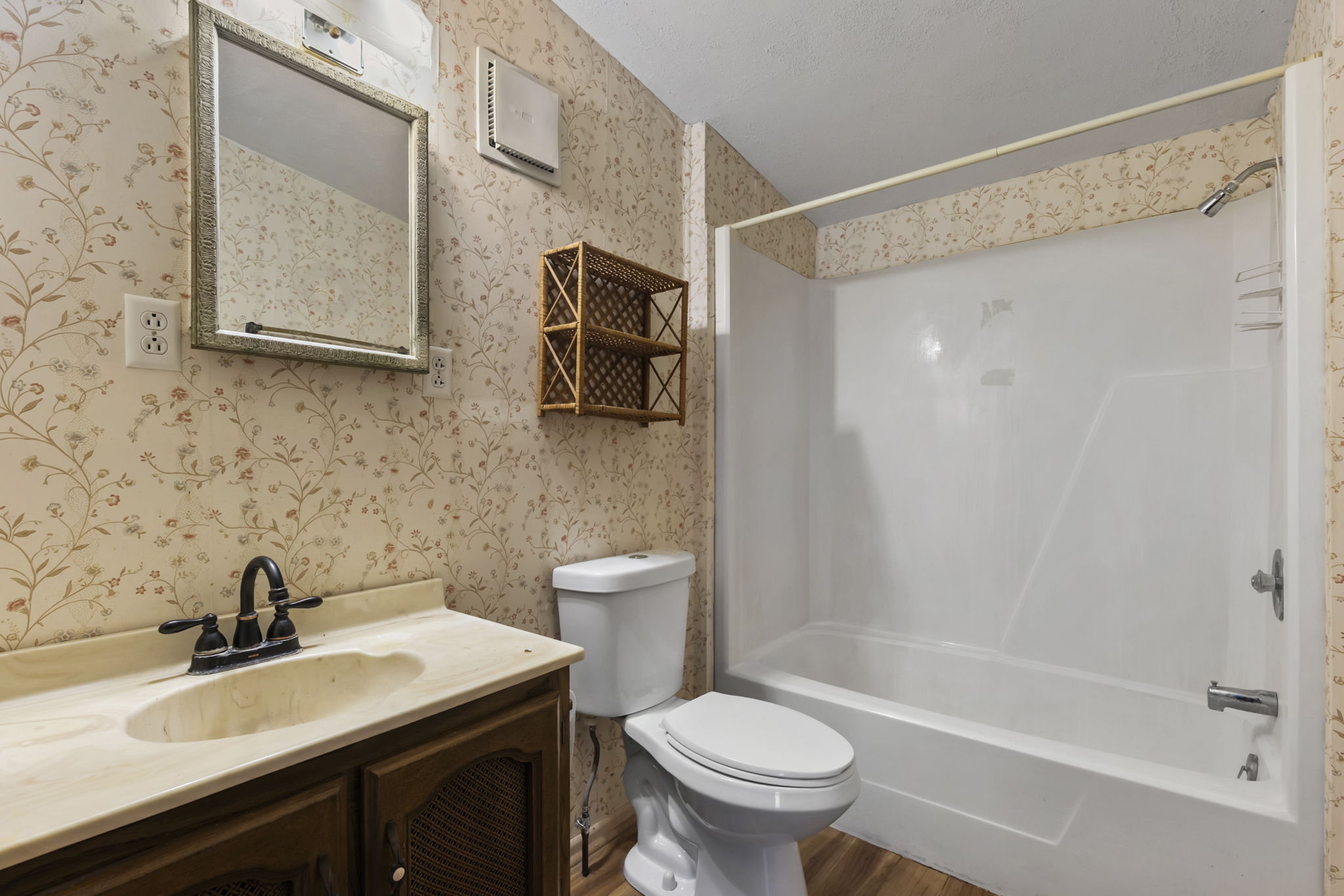  501 West Creek Street, Fredericksburg, TX 78624 - 物件實景