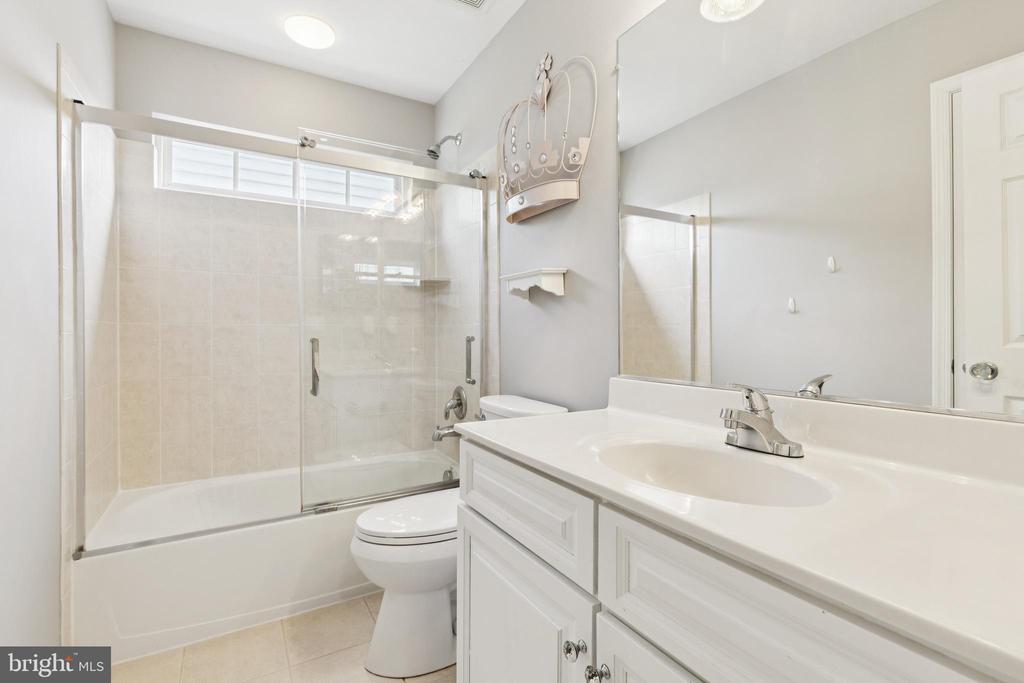Aldie, Virginia, 20105, United States, 4 Bedrooms Bedrooms, ,4 BathroomsBathrooms,Residential,For Sale,1904270
