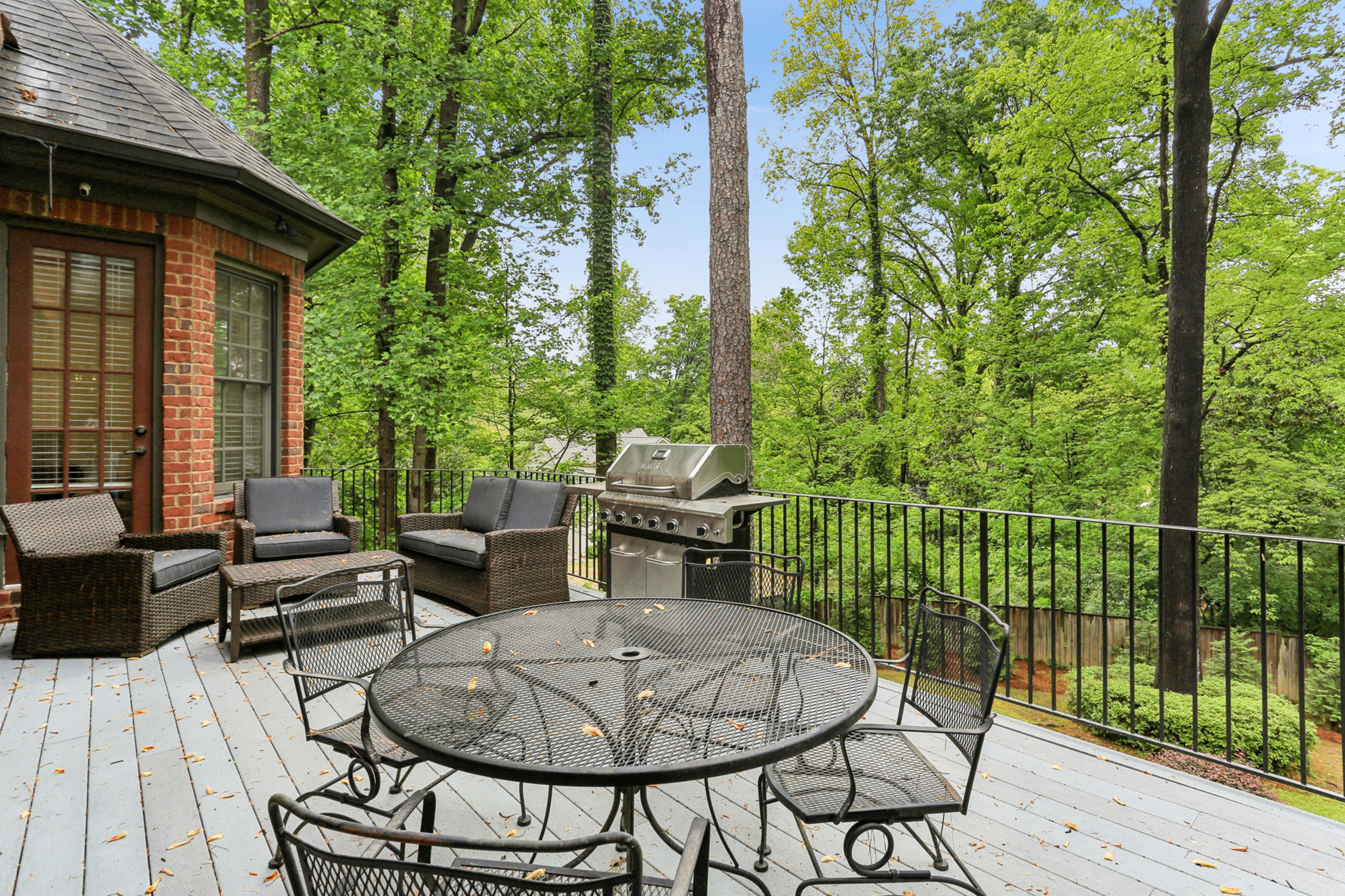  Stunning Brick Traditional in Sought-after Pine Hills - 物件實景