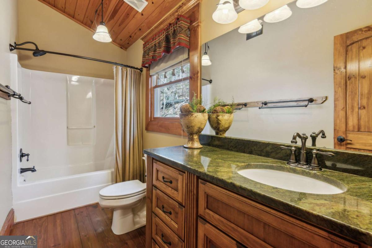 Ellijay, Georgia, 30536, United States, 5 Bedrooms Bedrooms, ,4 BathroomsBathrooms,Residential,For Sale,1880037