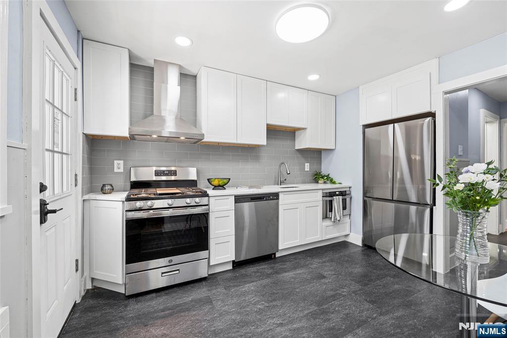 Jersey City, New Jersey, 07306, United States, 9 Bedrooms Bedrooms, ,6 BathroomsBathrooms,Residential,For Sale,1926264