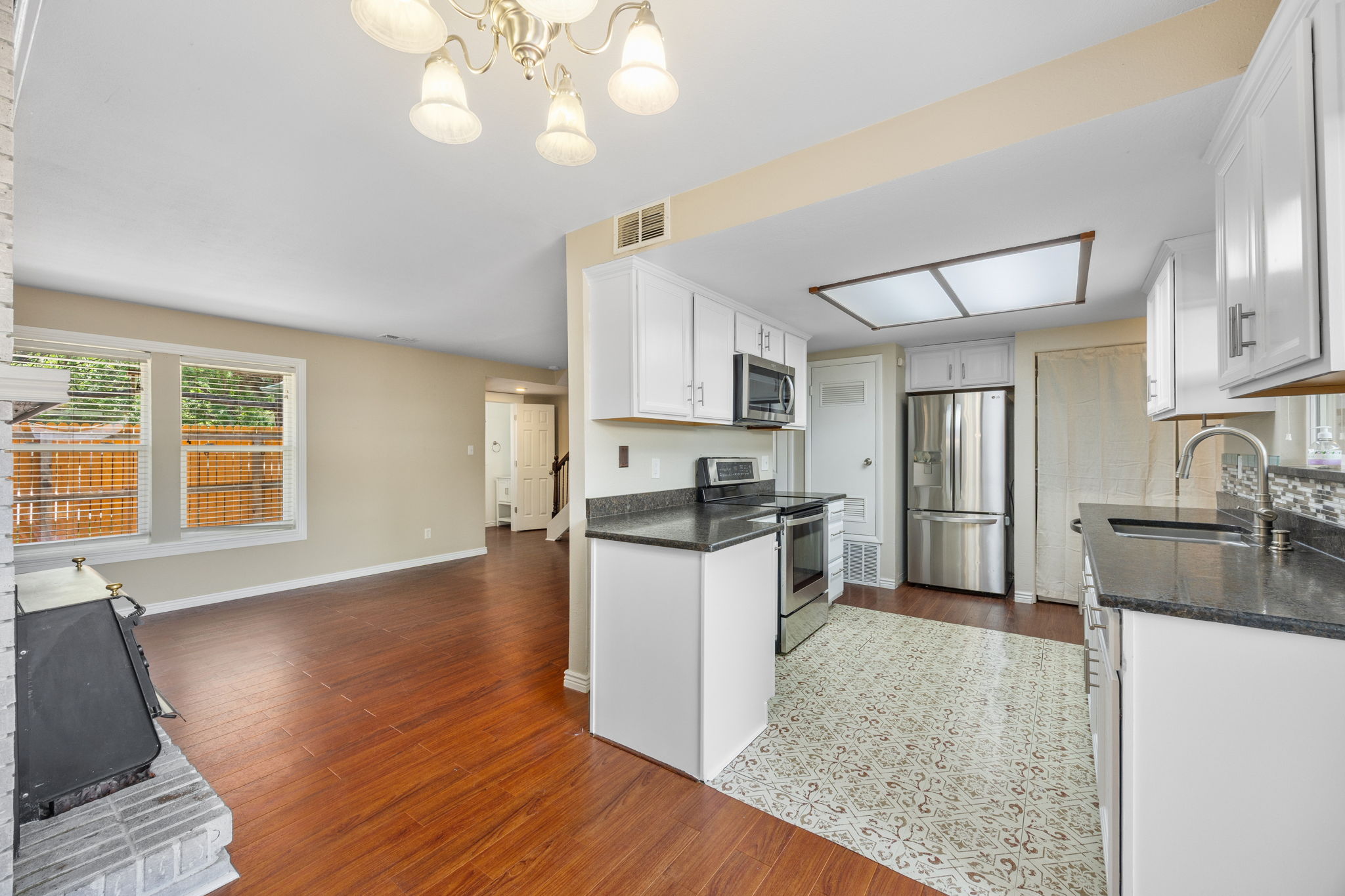  Rare 3 bed, 2 bath property in sought after Greenwood Village - 物件實景