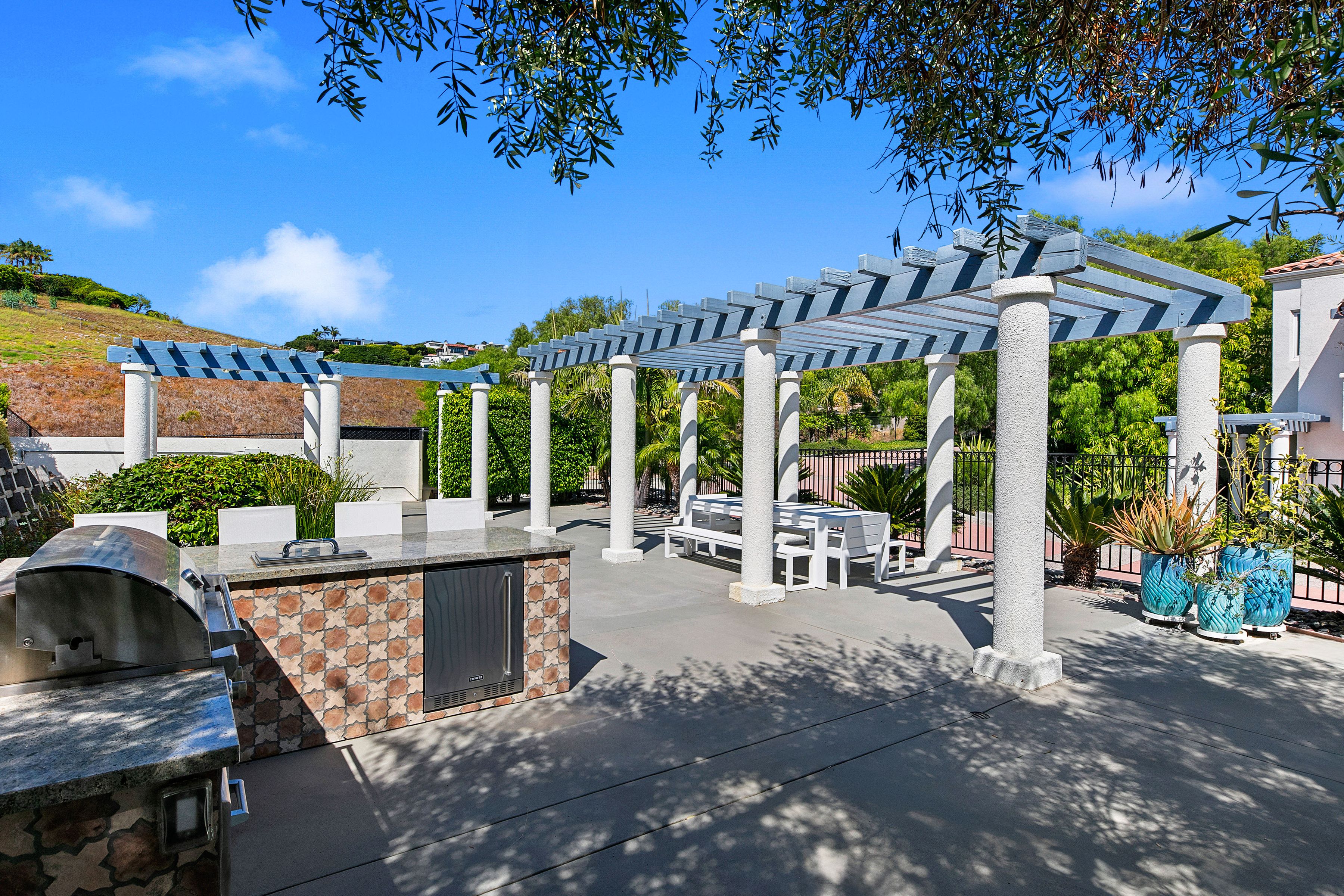  6435 Zumirez Drive - 物件實景