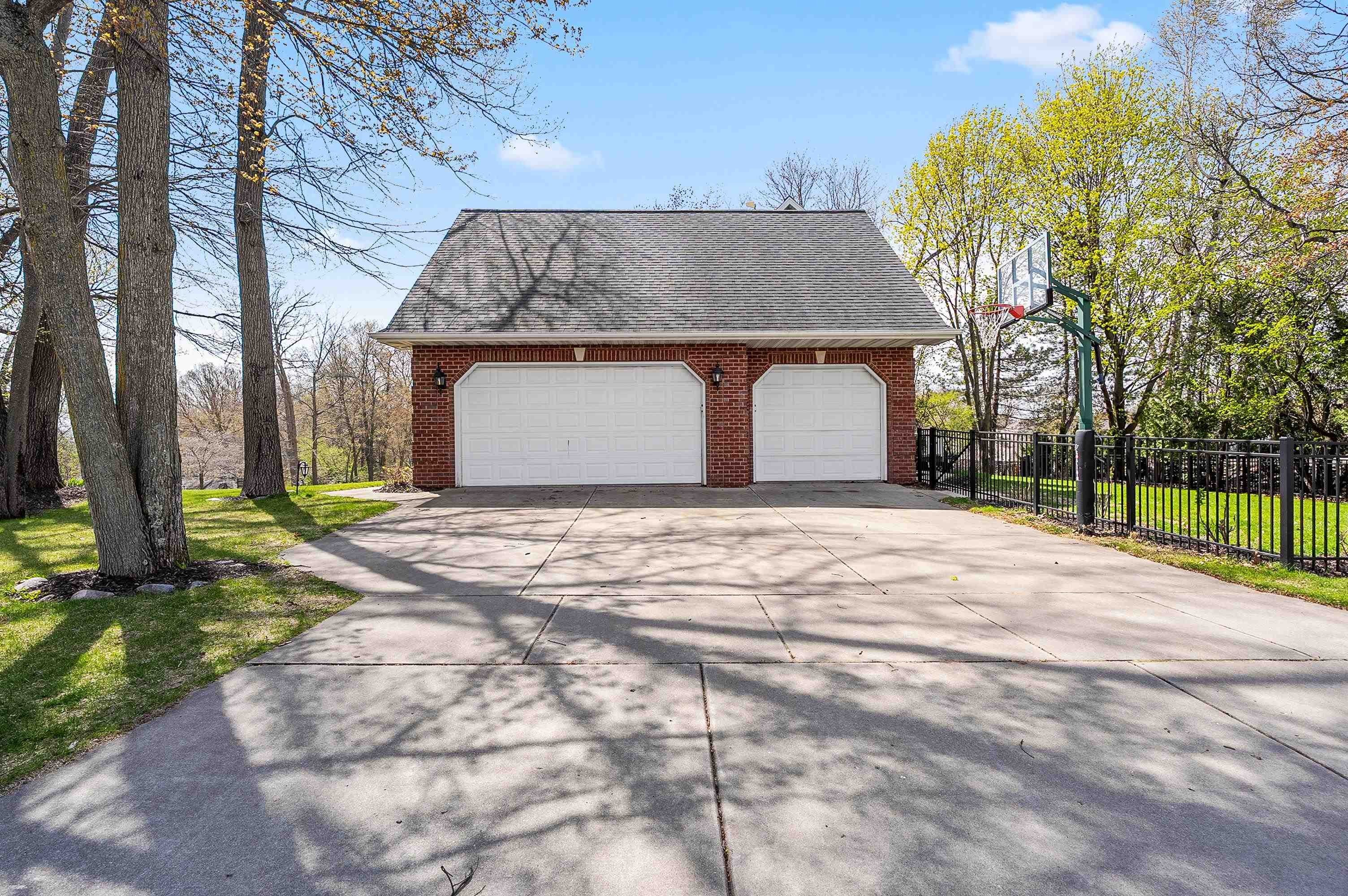 GREEN BAY, Wisconsin, 54313, United States, 4 Bedrooms Bedrooms, ,5 BathroomsBathrooms,Residential,For Sale,2048665