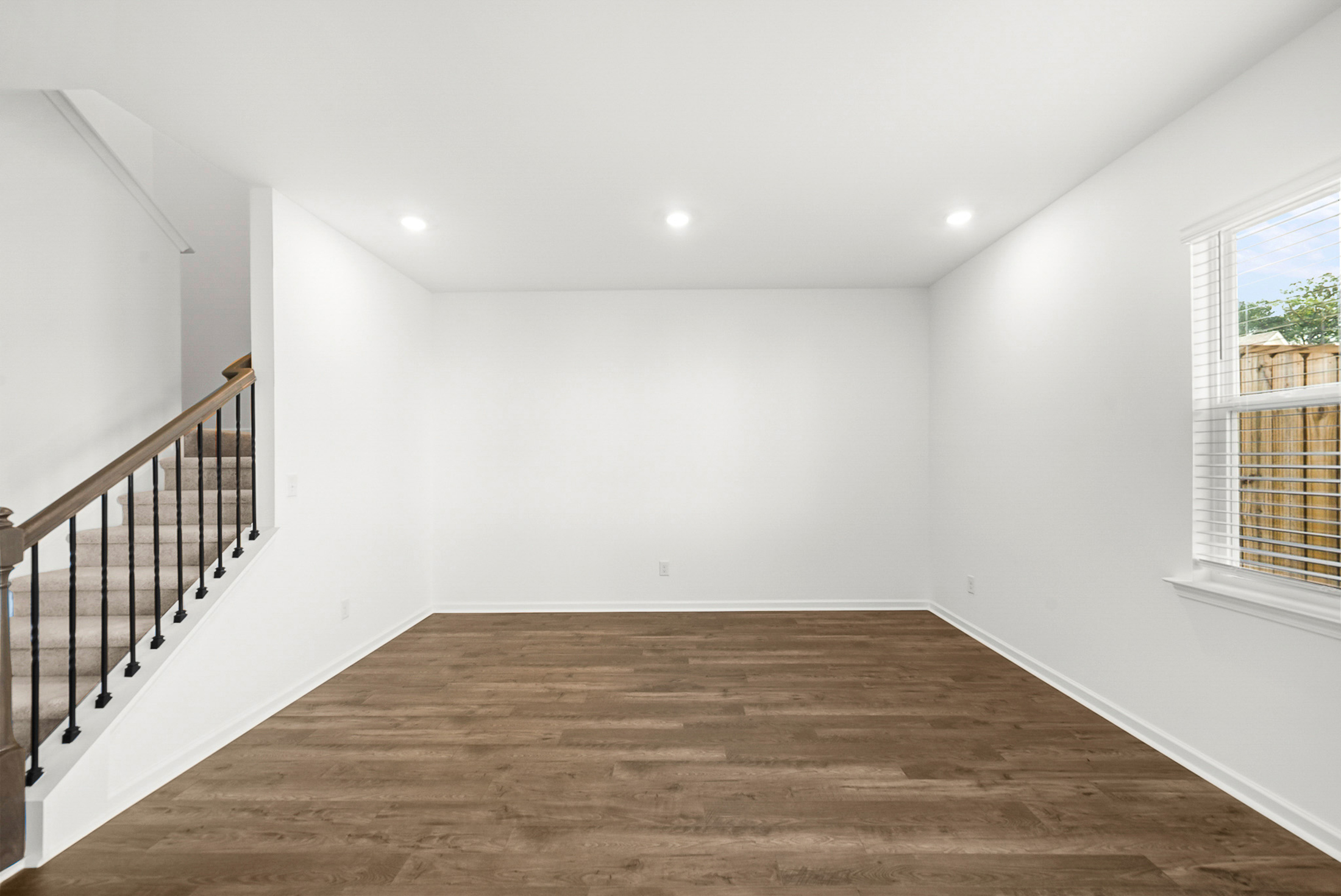  Better Than New Townhome is Ready Today - 物件實景