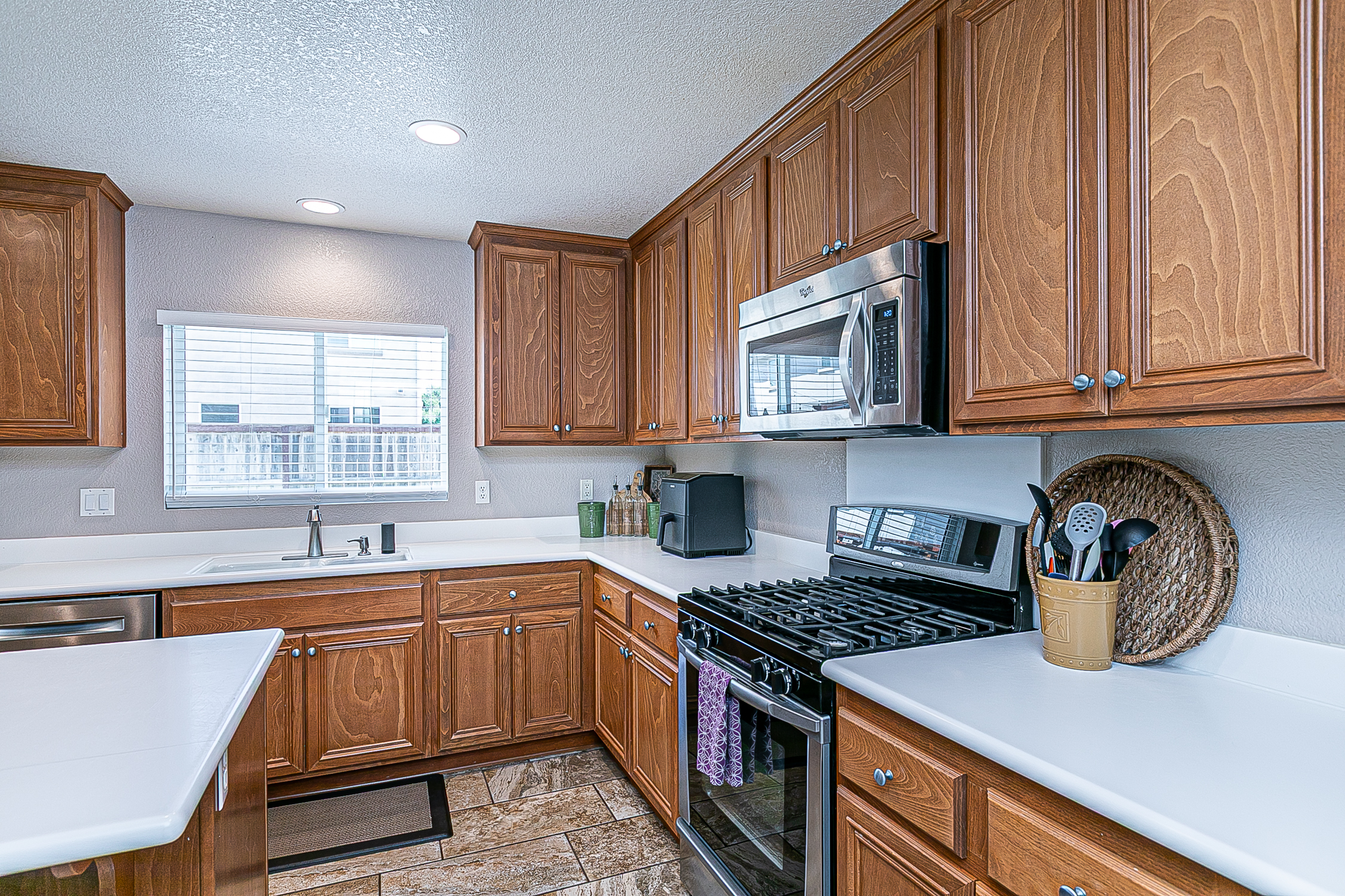 Lompoc, California, 93436, United States, 4 Bedrooms Bedrooms, ,3 BathroomsBathrooms,Residential,For Sale,1924716