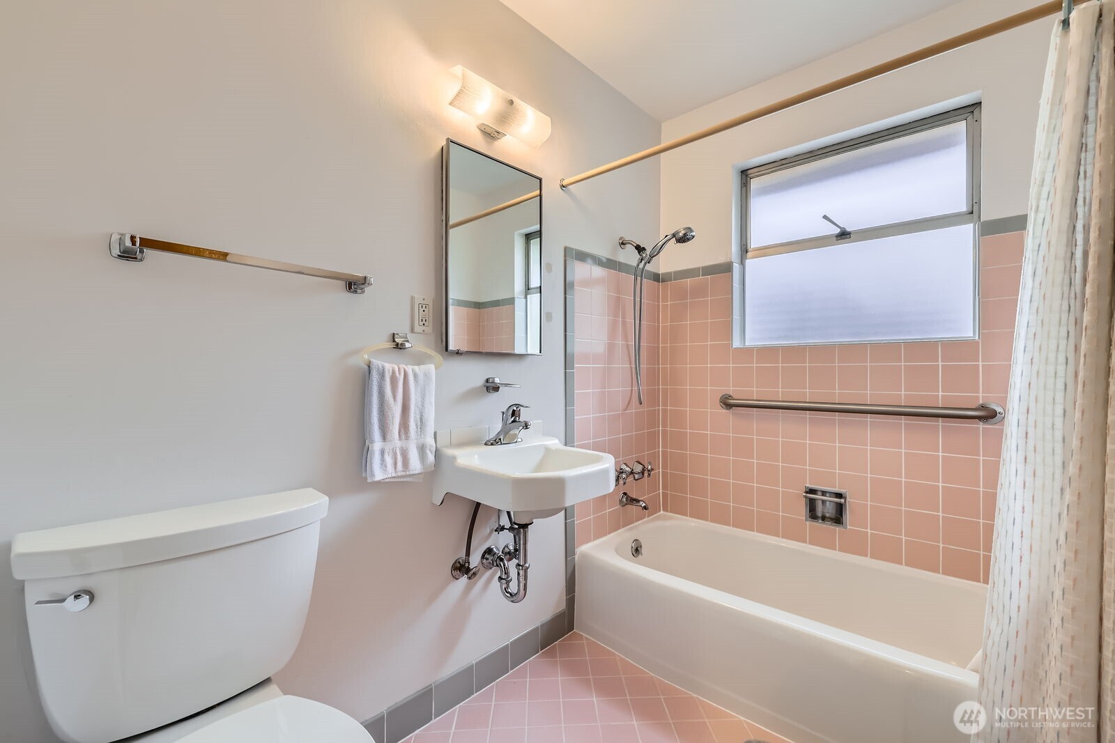 Seattle, Washington, 98125, United States, ,Residential,For Sale,1928074