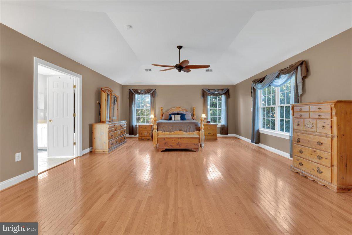 Hamilton, Virginia, 20158, United States, 4 Bedrooms Bedrooms, ,5 BathroomsBathrooms,Residential,For Sale,1987096