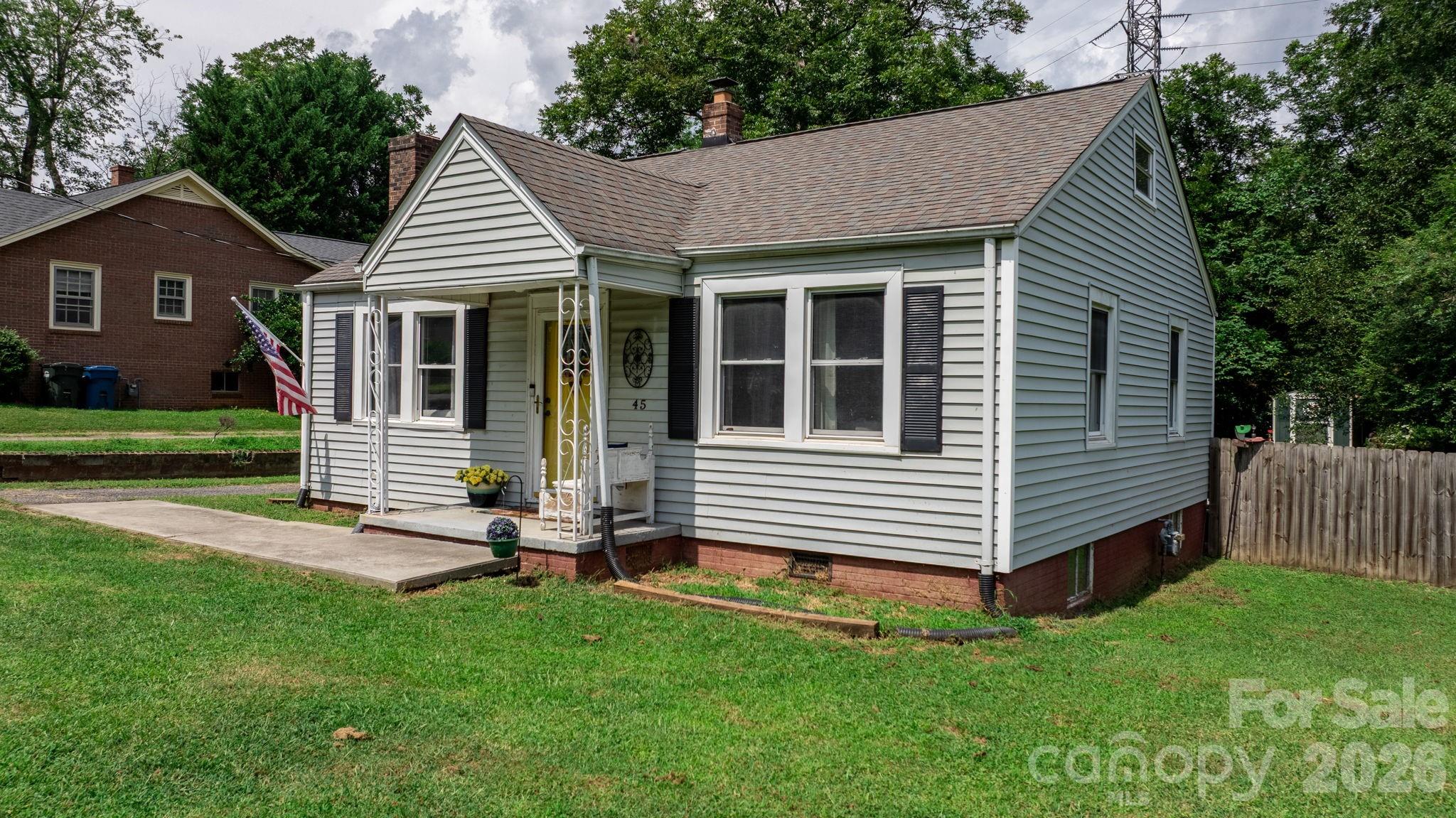 26th Ave, Hickory, NC 28601