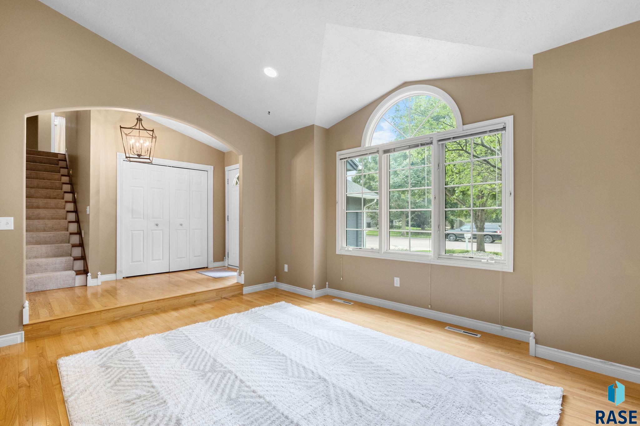 Sioux Falls, South Dakota, 57103, United States, 5 Bedrooms Bedrooms, ,2 BathroomsBathrooms,Residential,For Sale,1941945