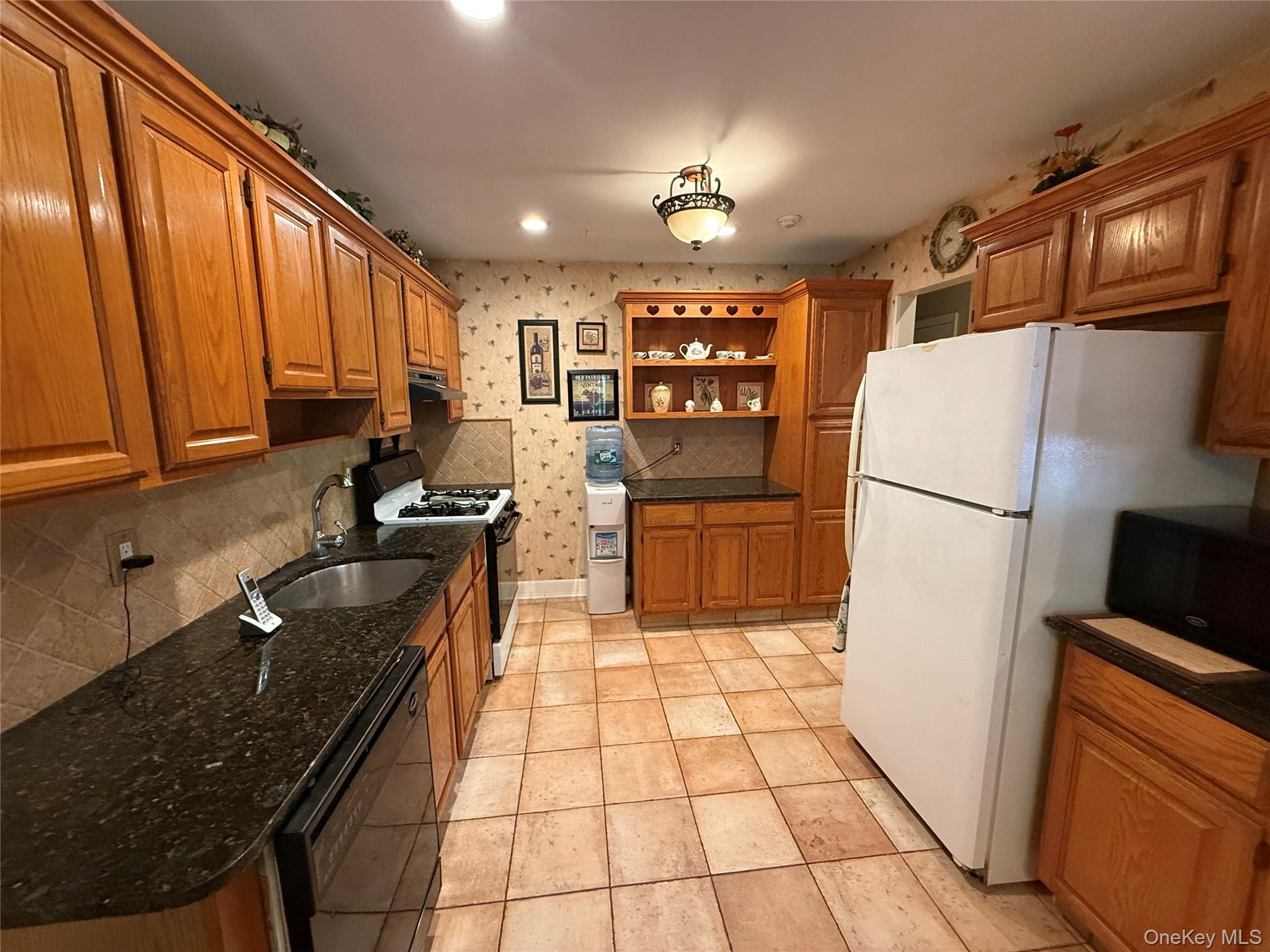  64 Cobbleridge Lane, Manorville, NY, 11949 - 物件實景