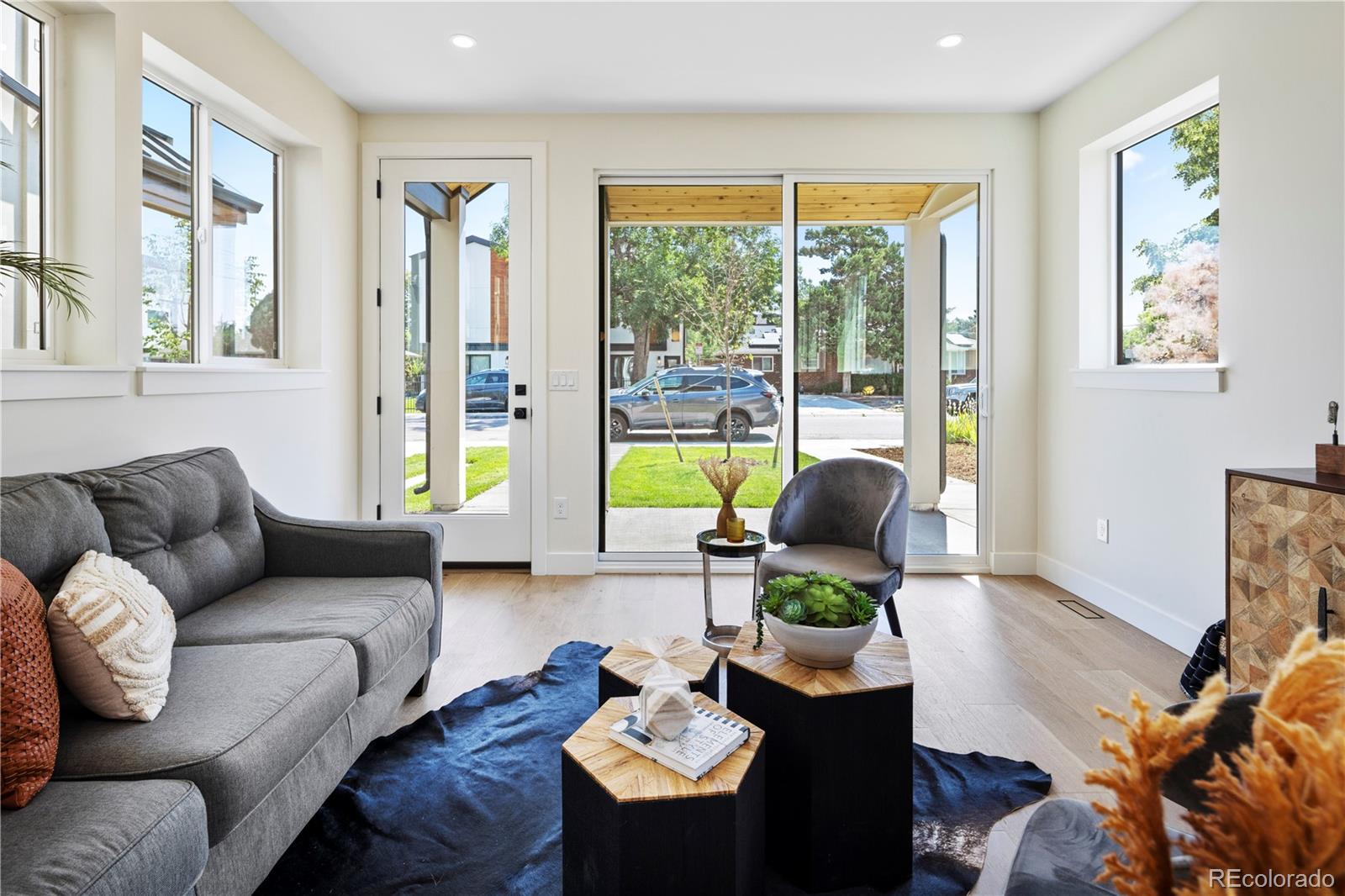 Denver, Colorado, 80204, United States, 3 Bedrooms Bedrooms, ,2 BathroomsBathrooms,Residential,For Sale,1992898