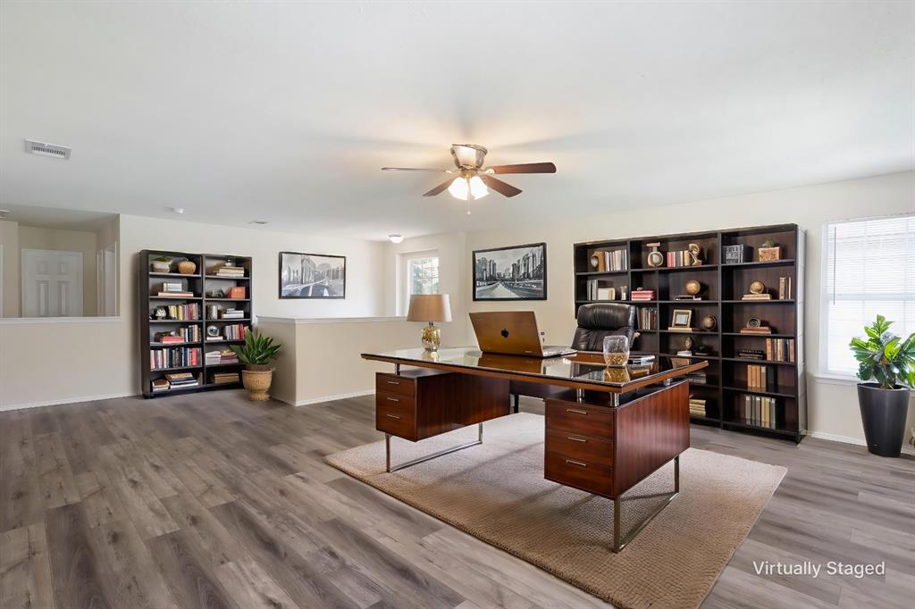 Dallas, Texas, 75212, United States, 5 Bedrooms Bedrooms, ,3 BathroomsBathrooms,Residential,For Sale,1902272