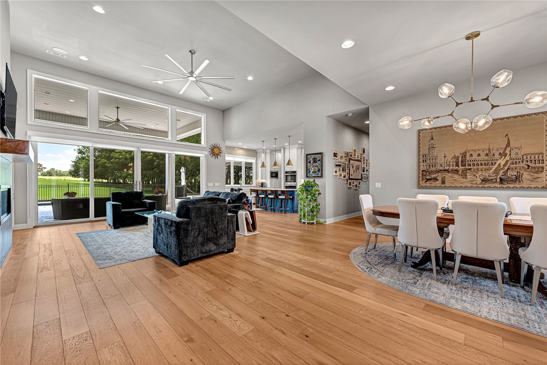 Bentonville, Arkansas, 72713, United States, 4 Bedrooms Bedrooms, ,5 BathroomsBathrooms,Residential,For Sale,1950806
