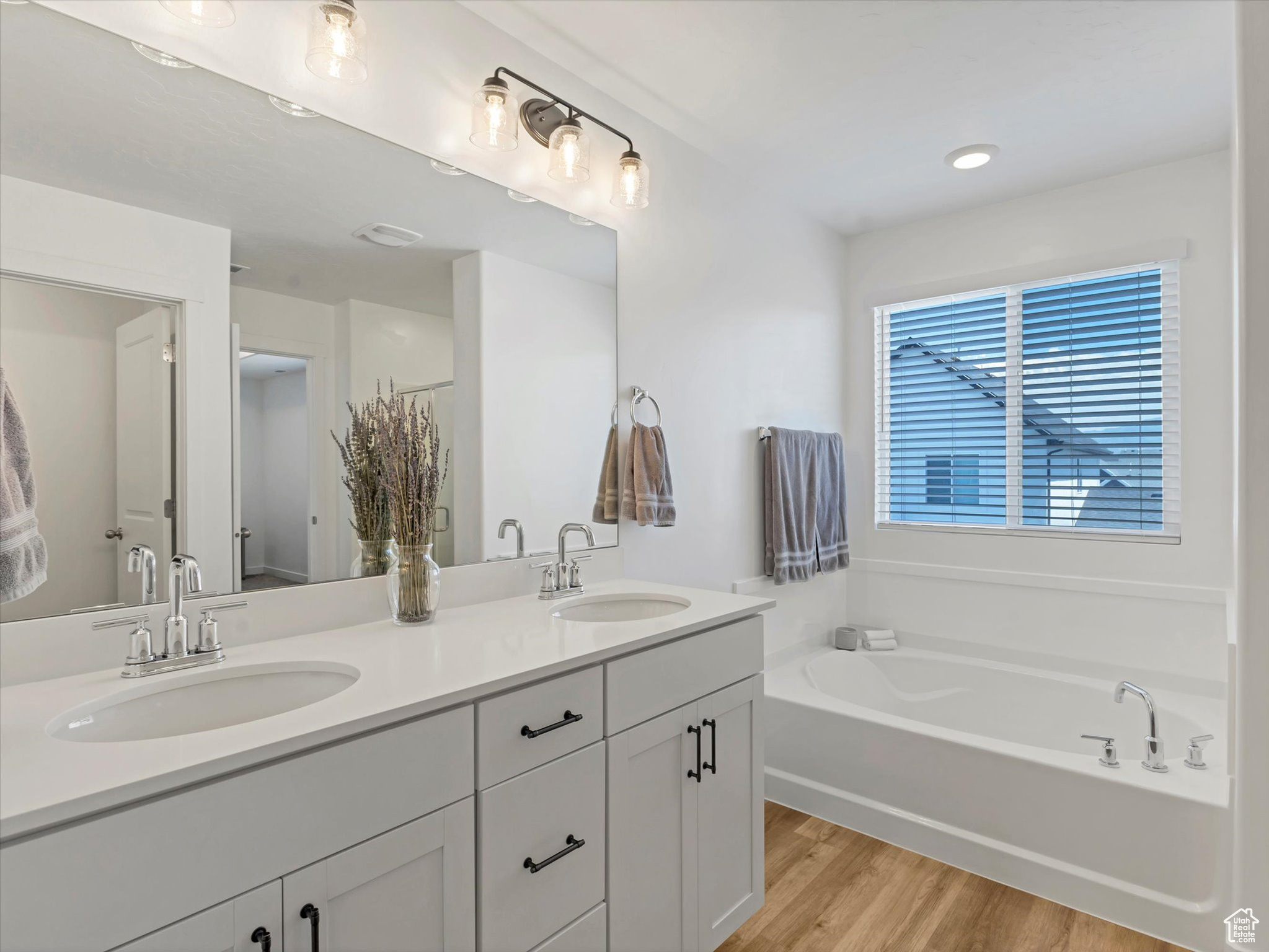 Syracuse, Utah, 84075, United States, 4 Bedrooms Bedrooms, ,3 BathroomsBathrooms,Residential,For Sale,1907244