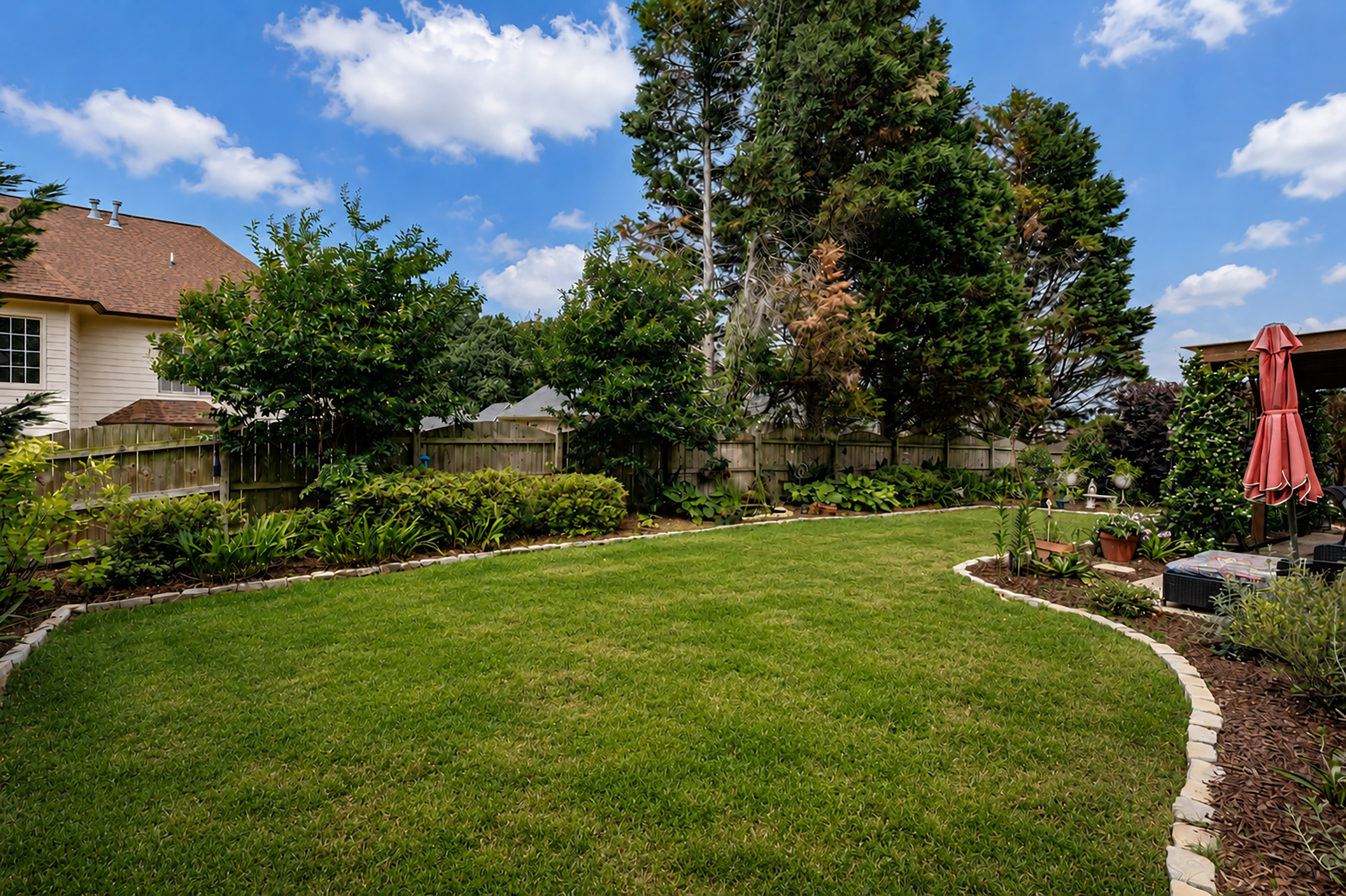  Beautifully Updated and Well Maintained Home in Sought-after Highcroft Community - 物件實景
