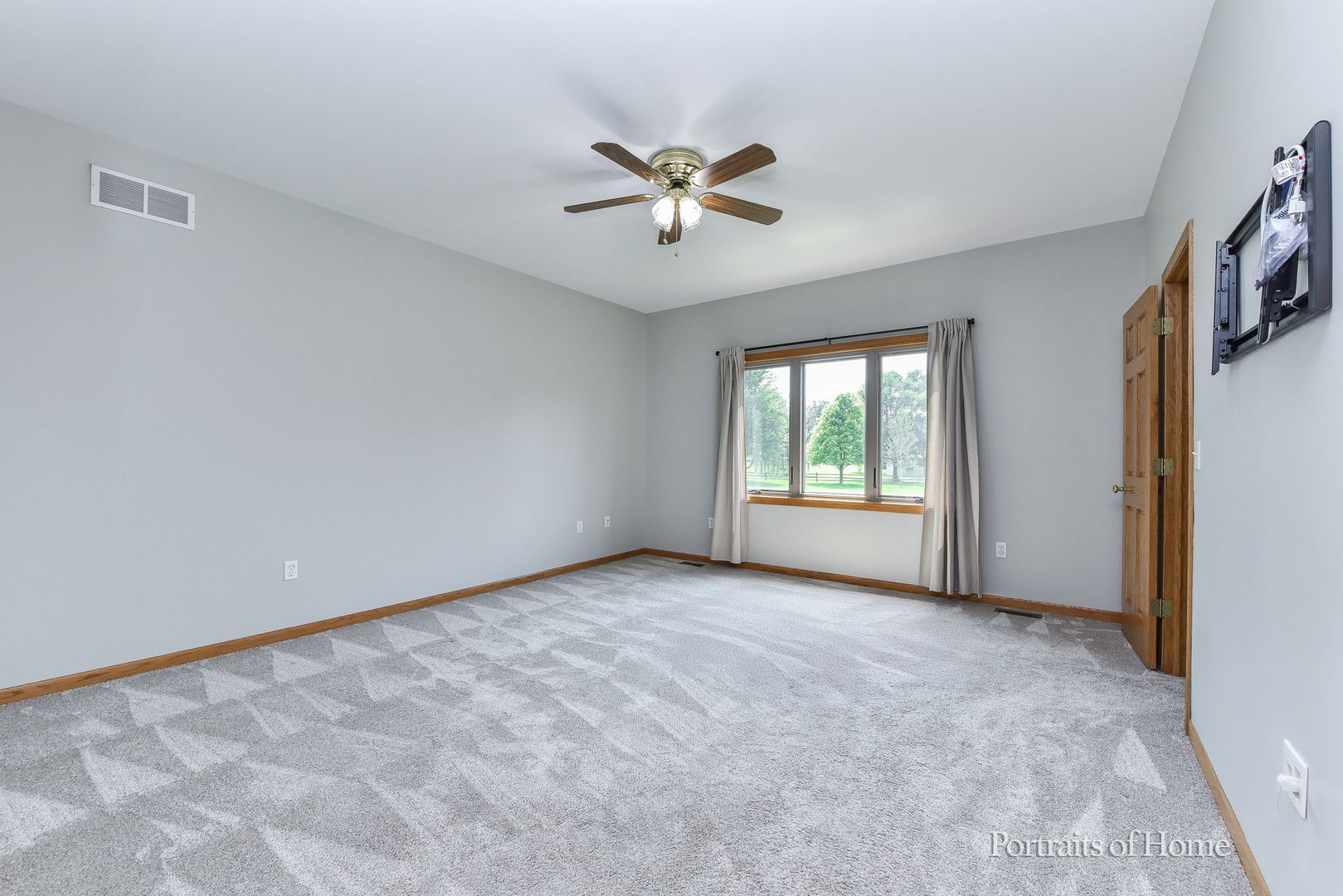 Yorkville, Illinois, 60560, United States, 5 Bedrooms Bedrooms, ,4 BathroomsBathrooms,Residential,For Sale,1940402