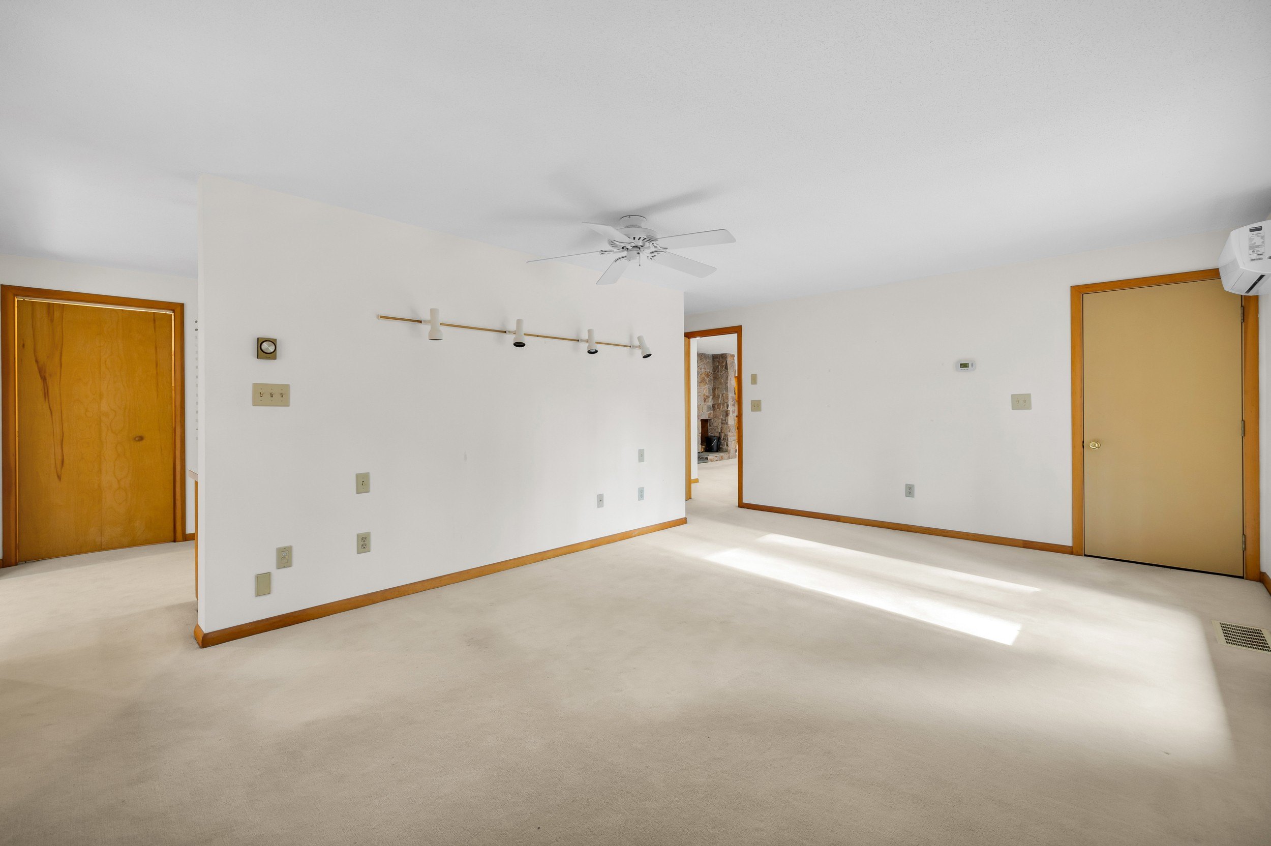 Granby, Connecticut, 06060, United States, 3 Bedrooms Bedrooms, ,3 BathroomsBathrooms,Residential,For Sale,1996436