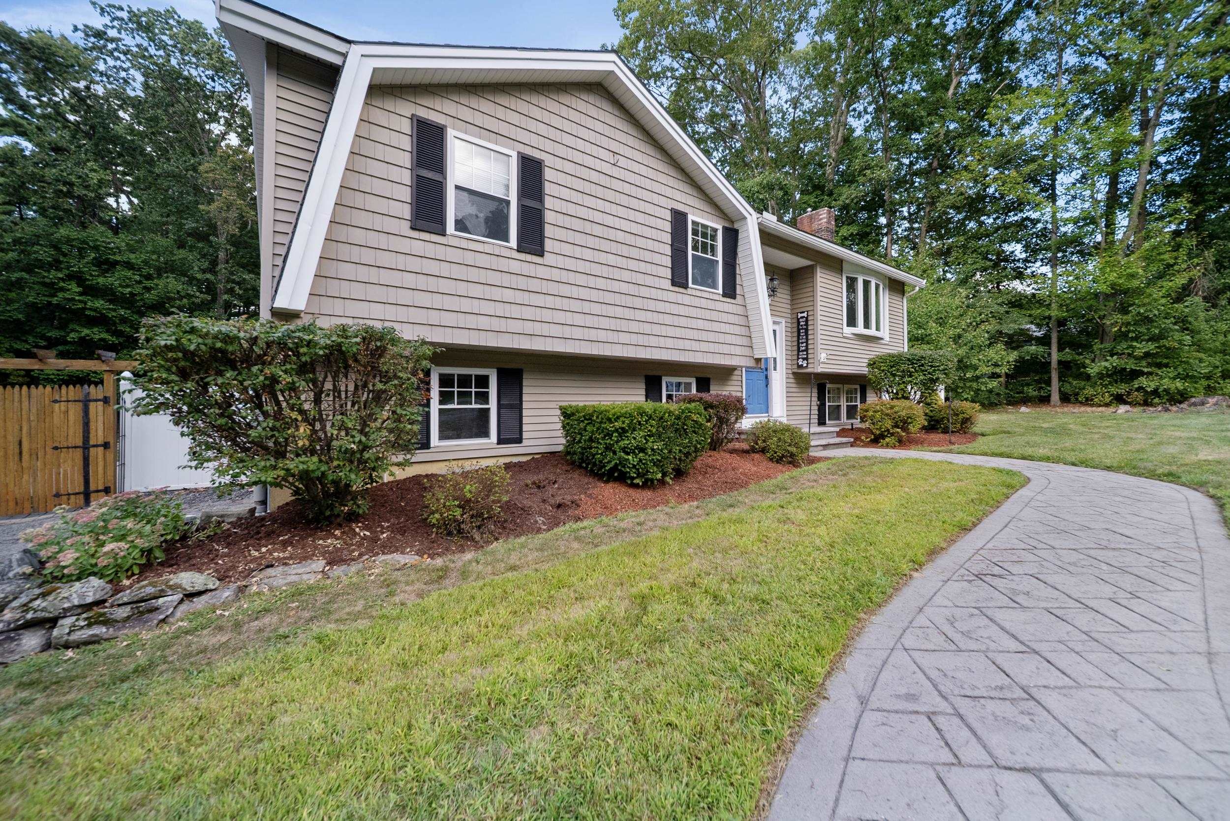 Derry, New Hampshire, 03038, United States, 3 Bedrooms Bedrooms, ,1 BathroomBathrooms,Residential,For Sale,1938906