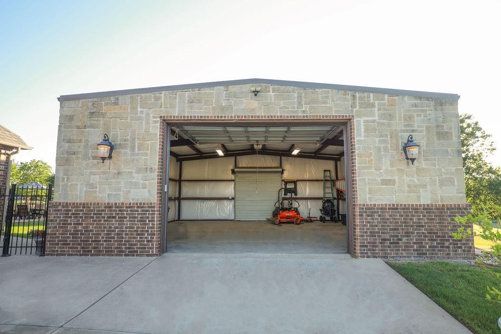Wills Point, Texas, 75169, United States, 4 Bedrooms Bedrooms, ,4 BathroomsBathrooms,Residential,For Sale,1834995