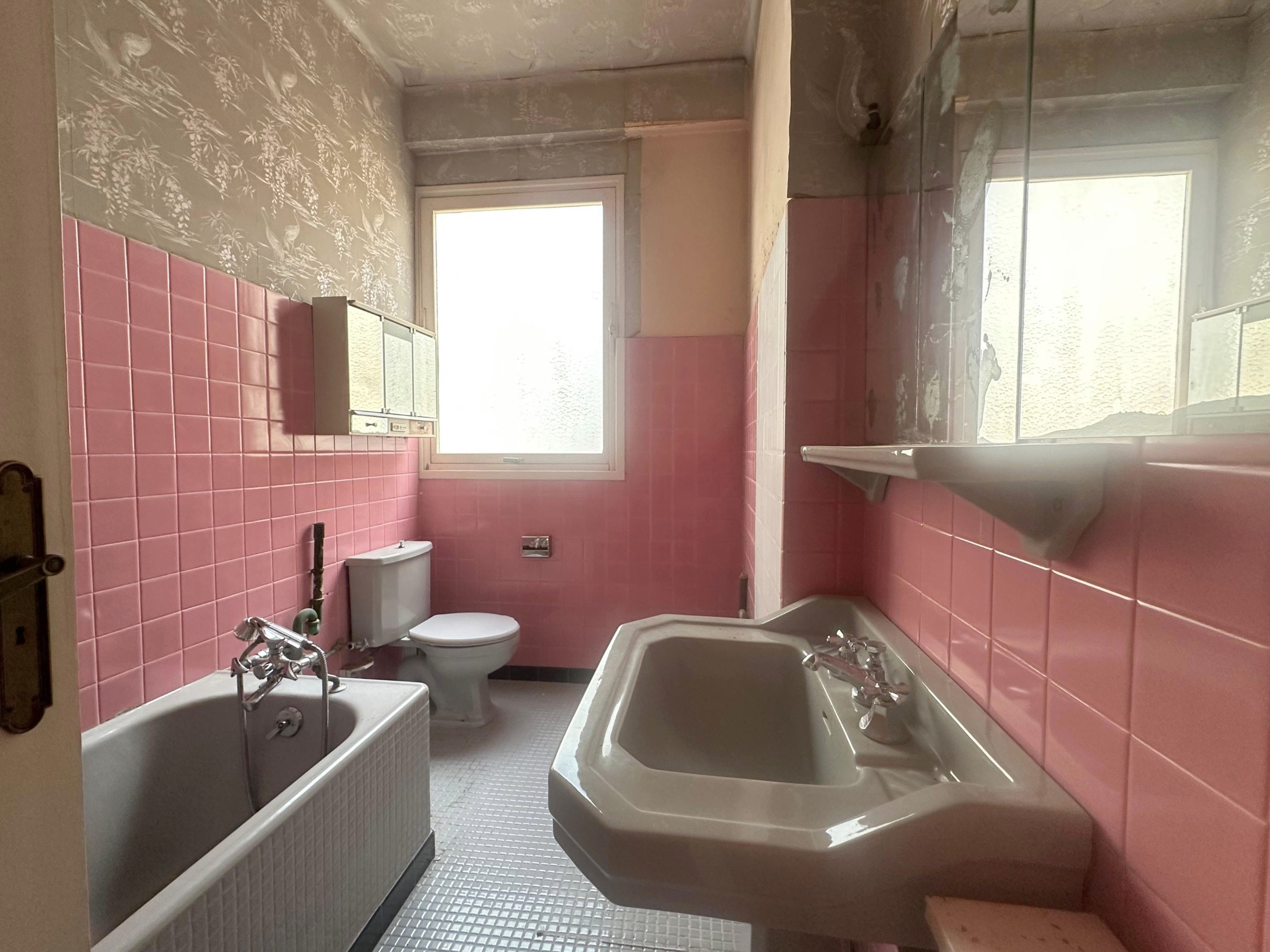  Winter Palace - Spacious 3-room flat to renovate - Carré d