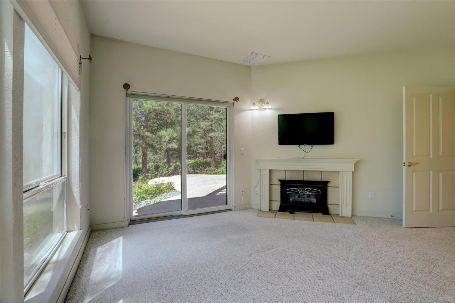 Nevada City, California, 95959, United States, 3 Bedrooms Bedrooms, ,3 BathroomsBathrooms,Residential,For Sale,1928446