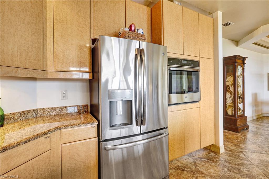 Fort Myers, Florida, 33907, United States, 2 Bedrooms Bedrooms, ,3 BathroomsBathrooms,Residential,For Sale,1994873