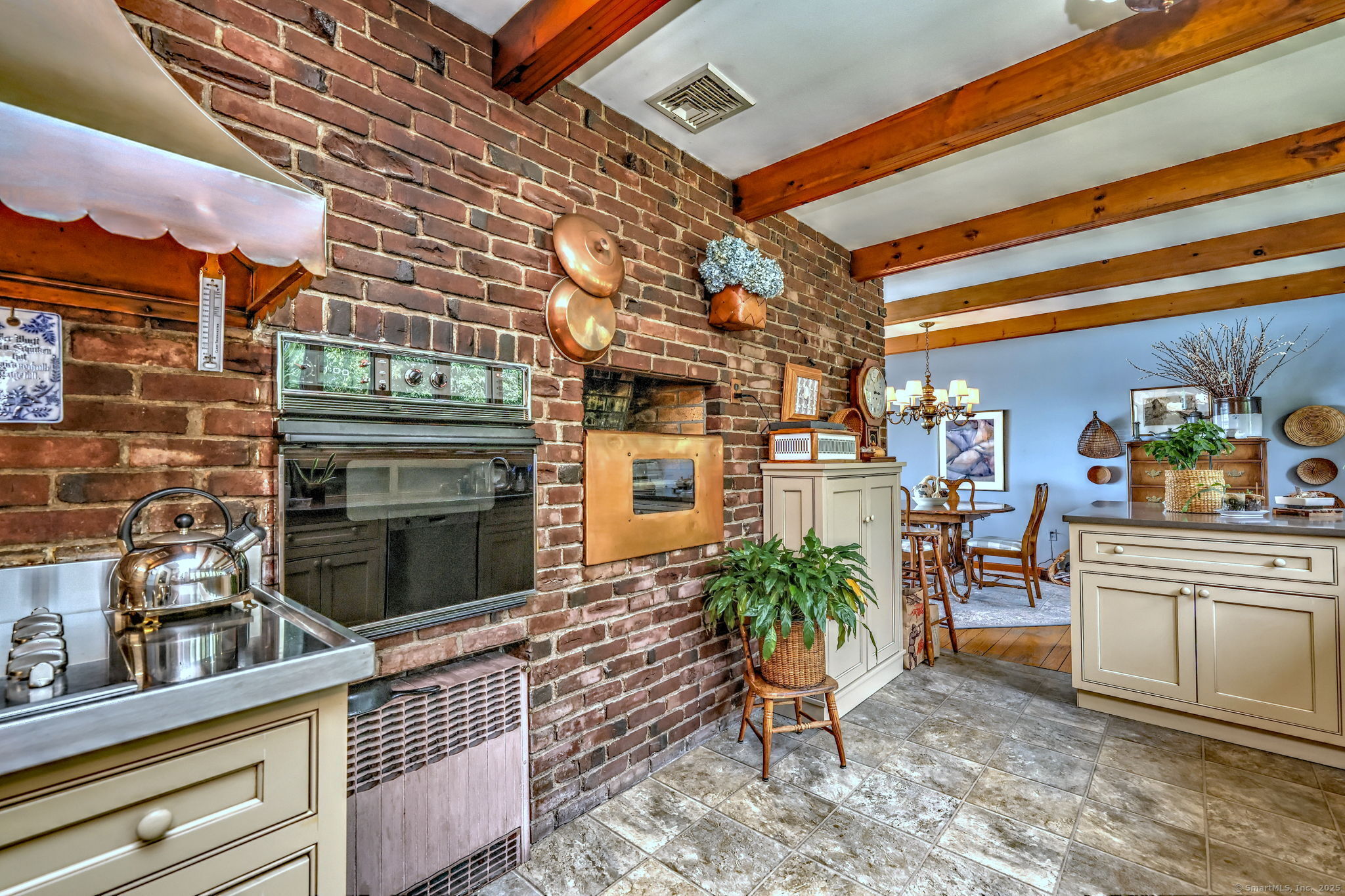 Milford, Connecticut, 06460, United States, 3 Bedrooms Bedrooms, ,2 BathroomsBathrooms,Residential,For Sale,1918107