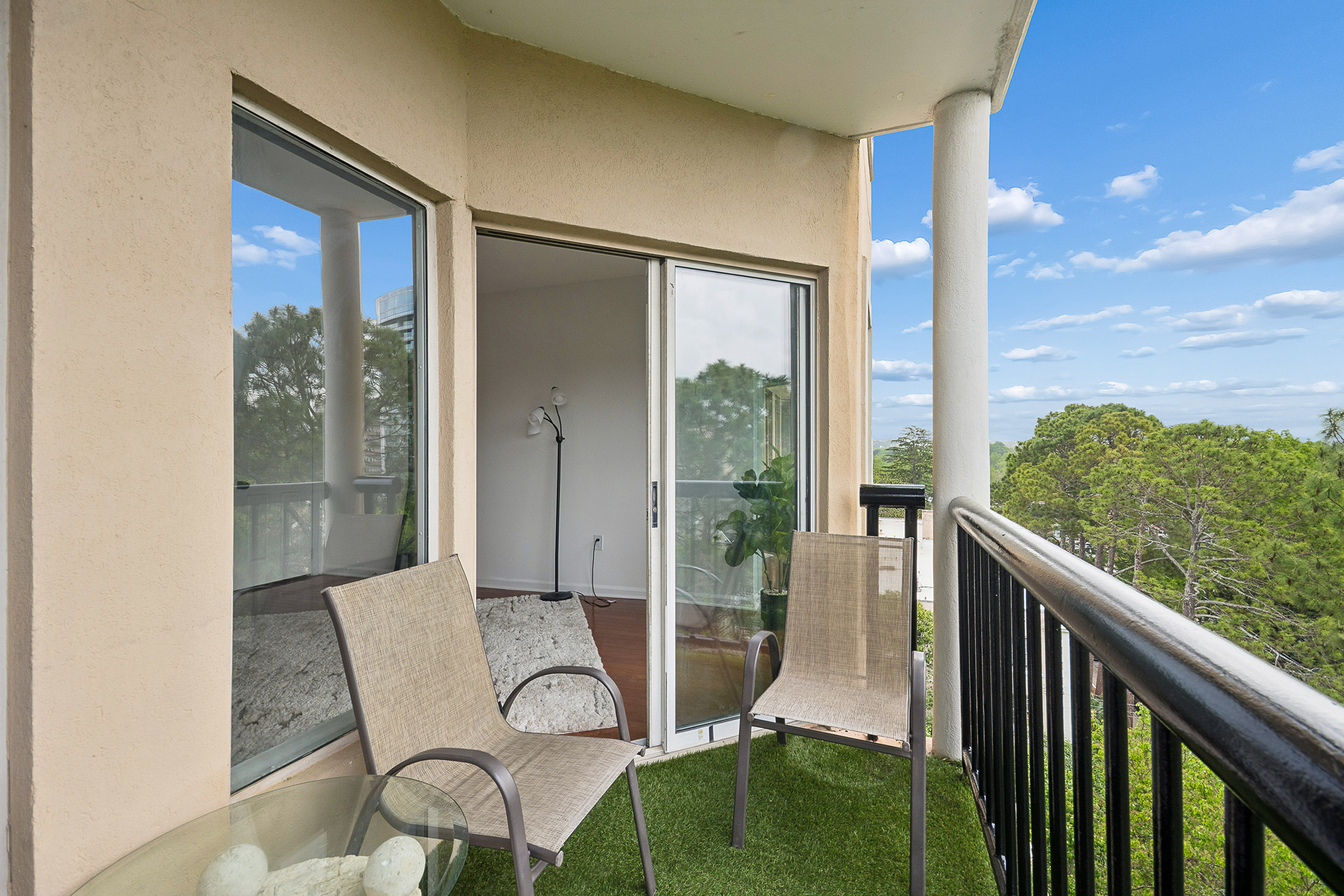  Stunning Designer-renovated Condo Minutes from Atlanta