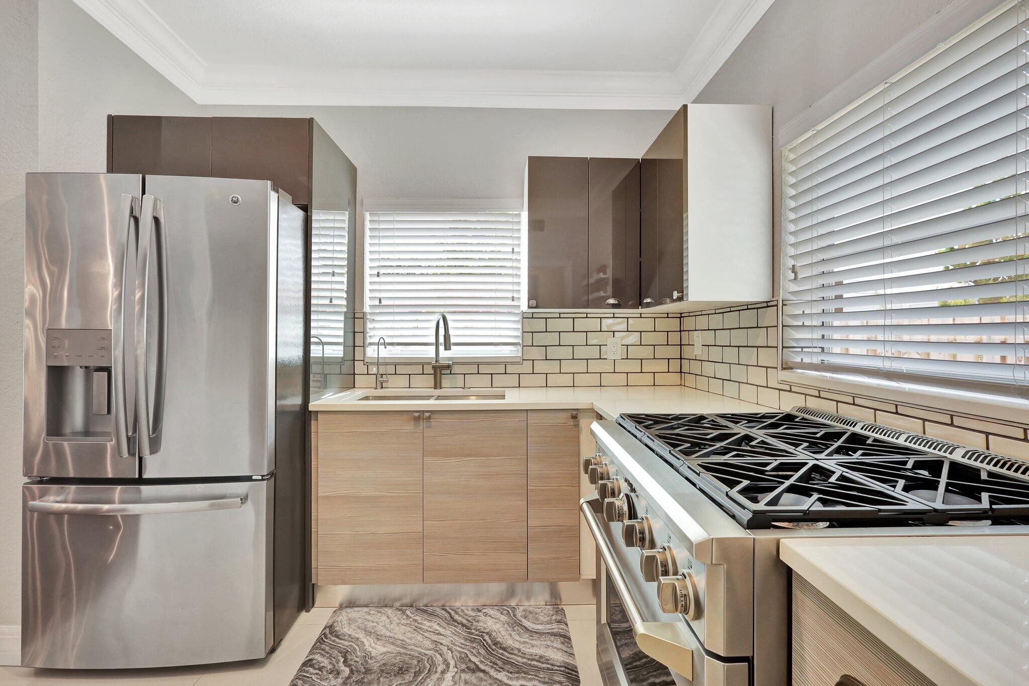West Palm Beach, Florida, 33401, United States, 2 Bedrooms Bedrooms, ,1 BathroomBathrooms,Residential,For Sale,1942586