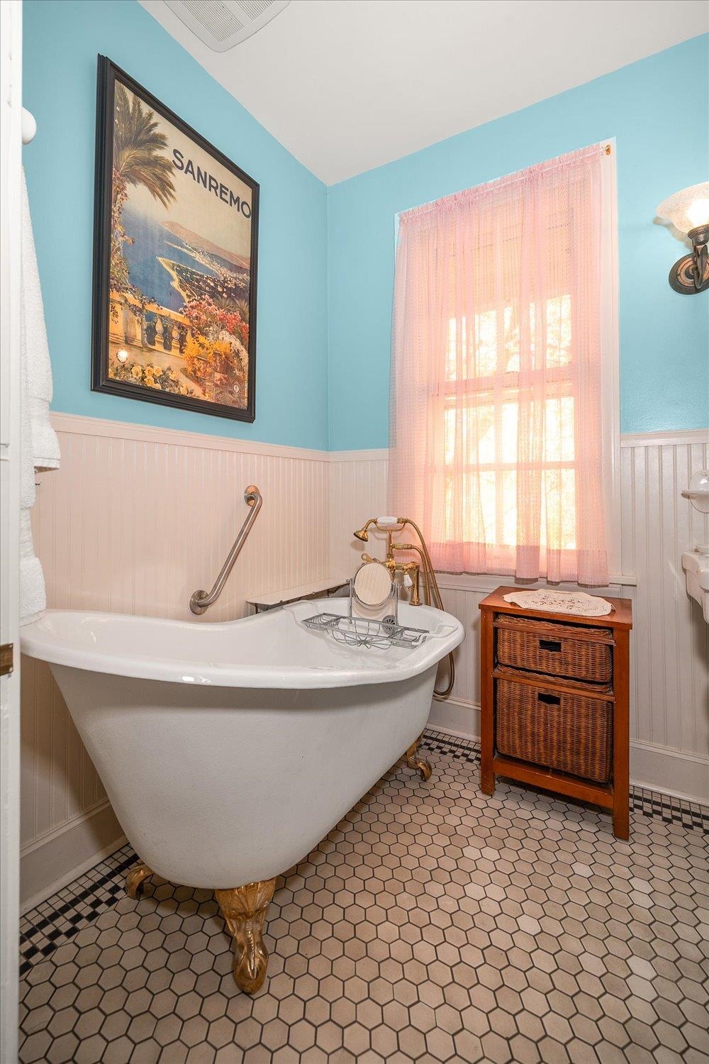 Spokane, Washington, 99201, United States, 4 Bedrooms Bedrooms, ,5 BathroomsBathrooms,Residential,For Sale,1987077