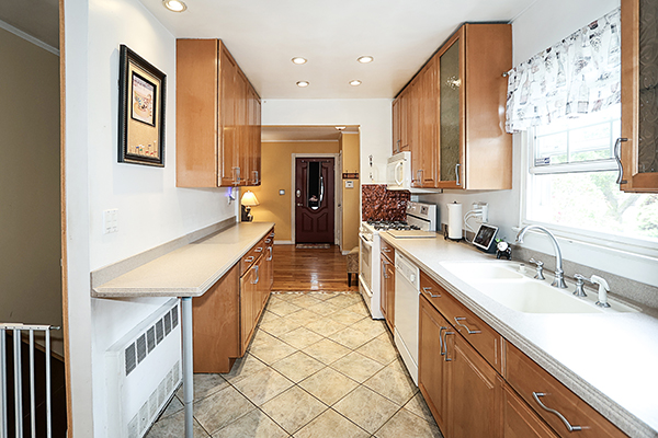 Massapequa, New York, 11758, United States, 3 Bedrooms Bedrooms, ,2 BathroomsBathrooms,Residential,For Sale,1974193