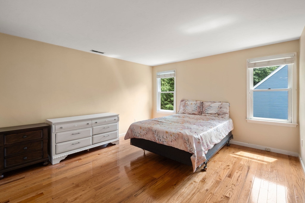 Westborough, Massachusetts, 01581, United States, 4 Bedrooms Bedrooms, ,4 BathroomsBathrooms,Residential,For Sale,1986469