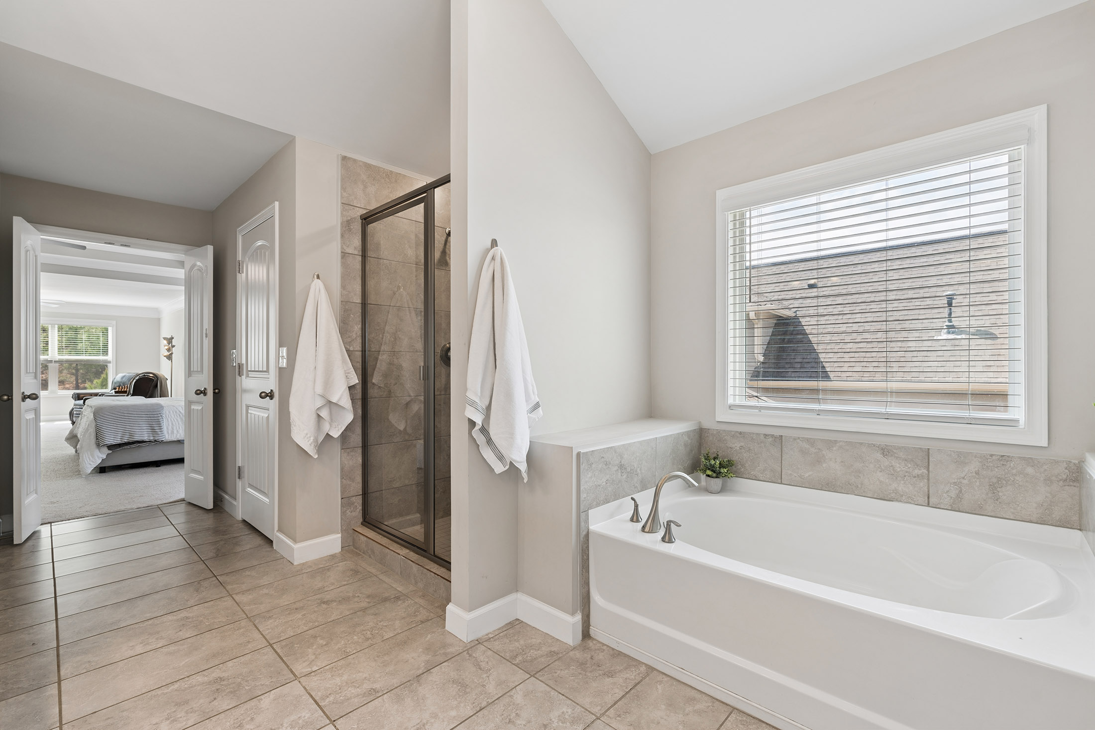  Bright and Beautiful Craftsman Traditional in Cumming - 物件實景