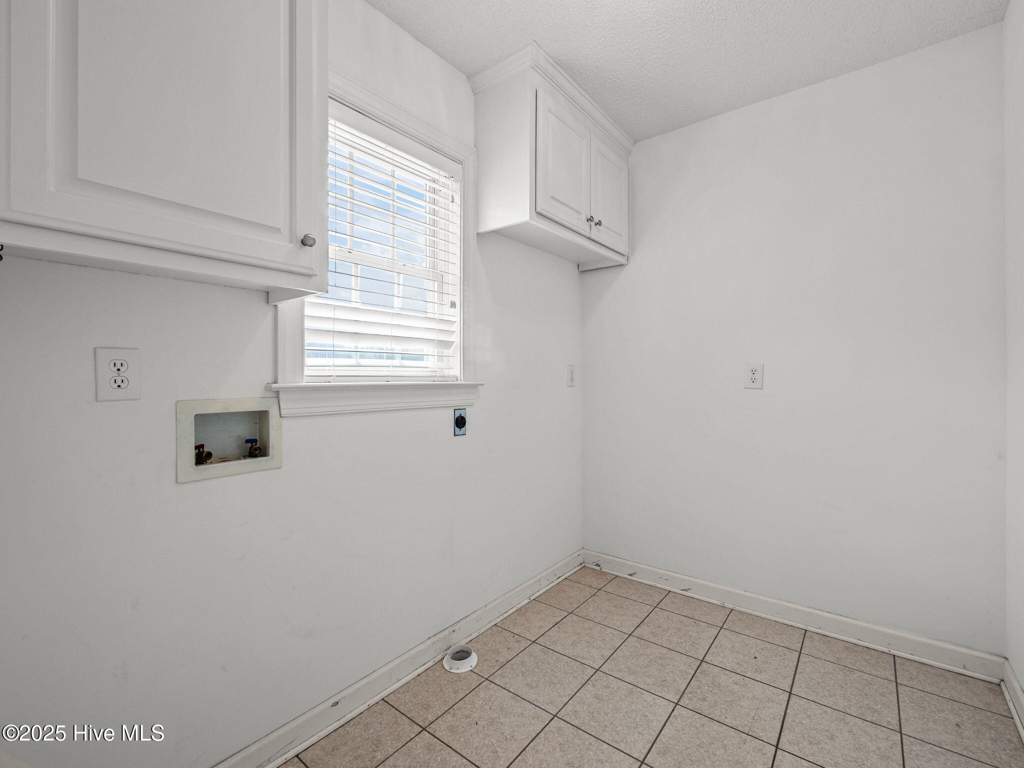 Cedar Point, North Carolina, 28584, United States, 3 Bedrooms Bedrooms, ,2 BathroomsBathrooms,Residential,For Sale,1957404